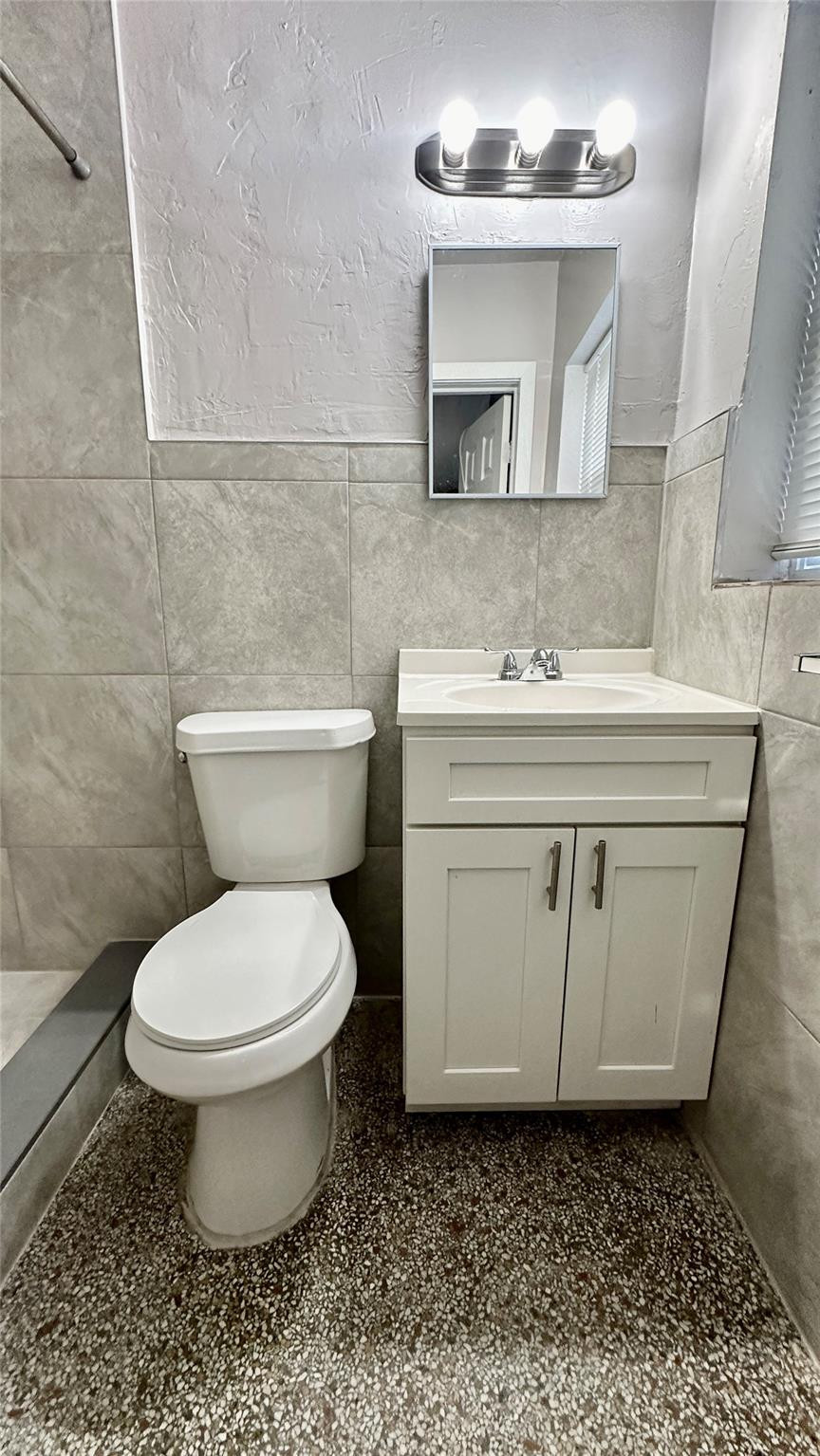 Oak Grove 27-16 B - Residential Lease