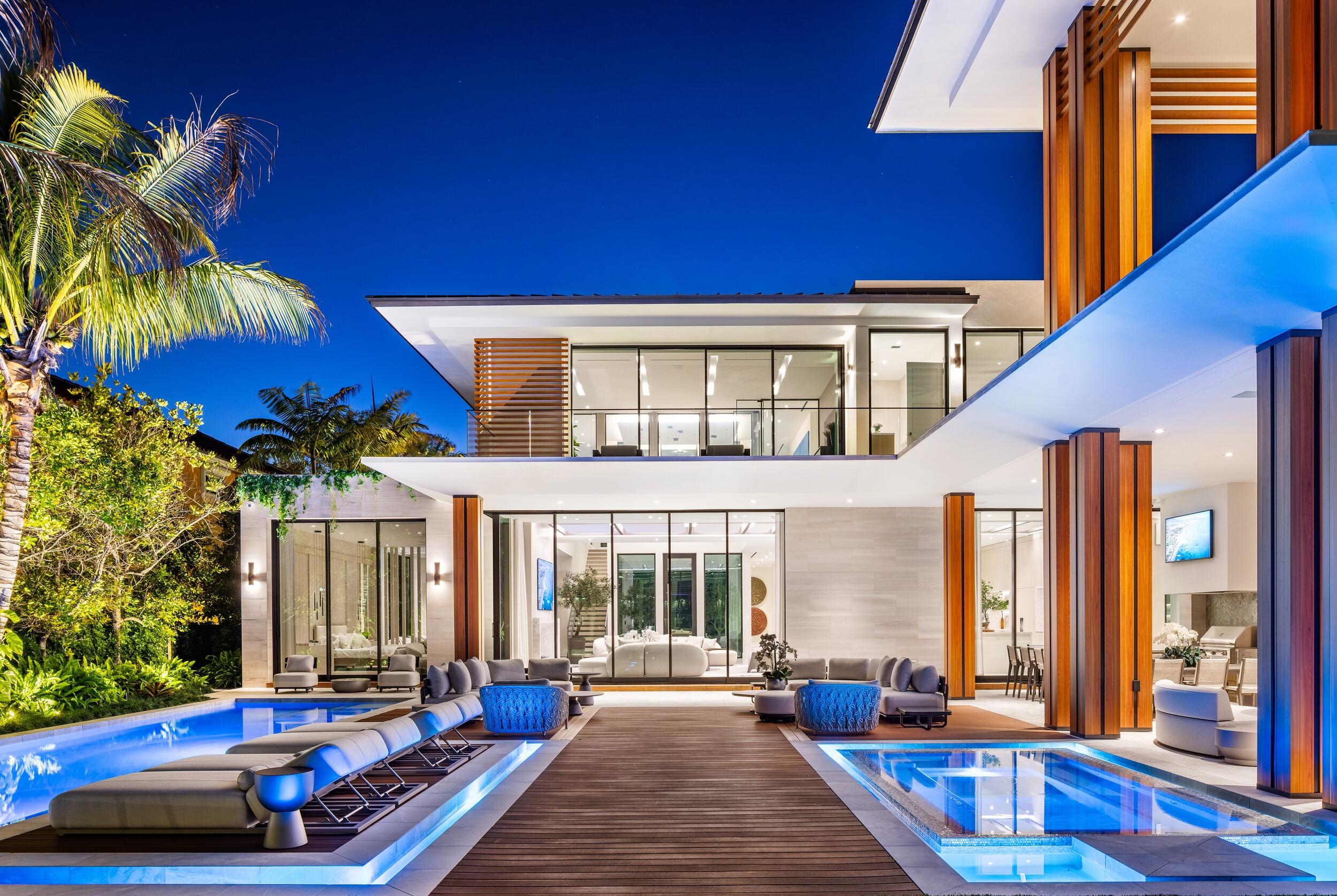 2415 Casa De Marbella