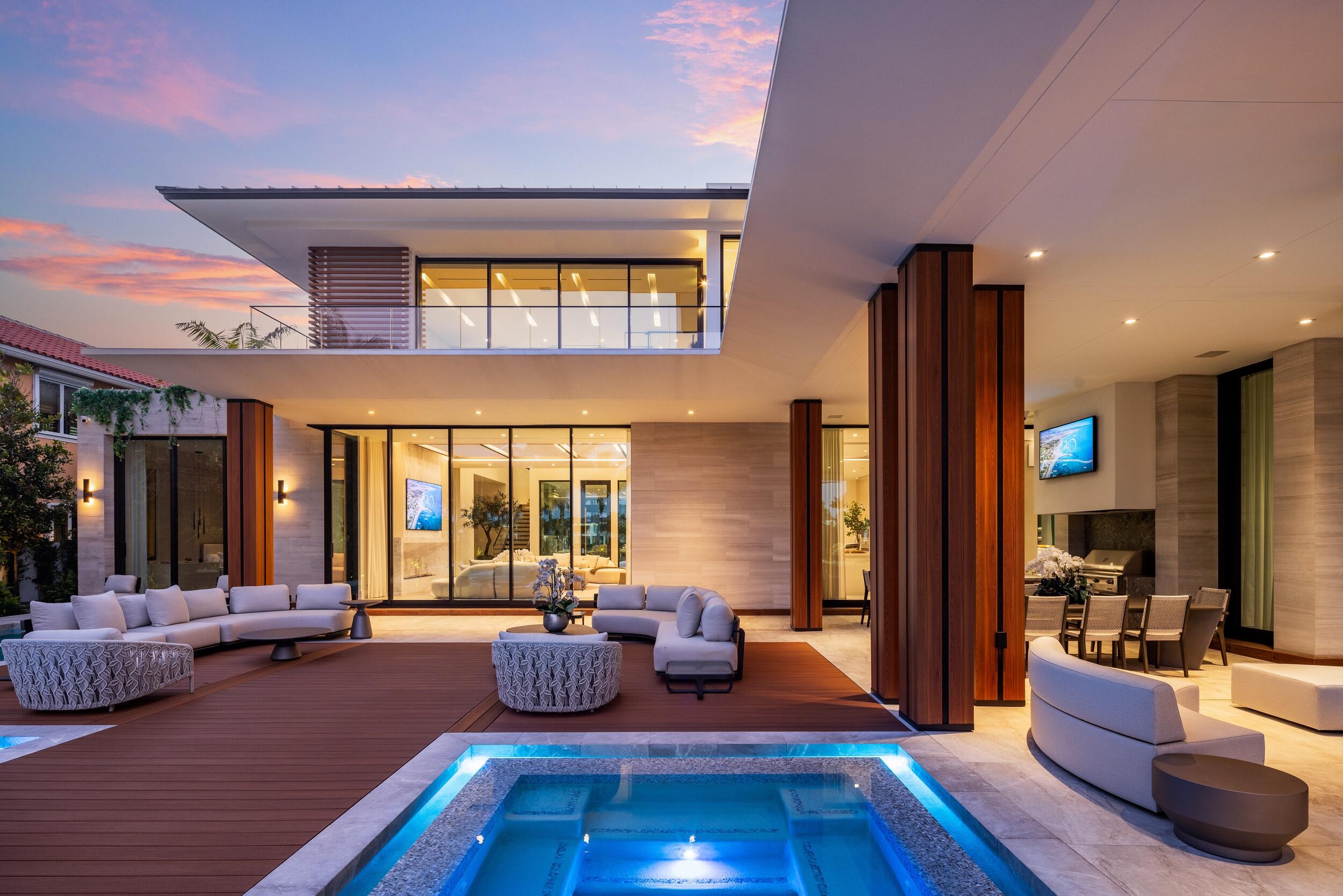 2415 Casa De Marbella