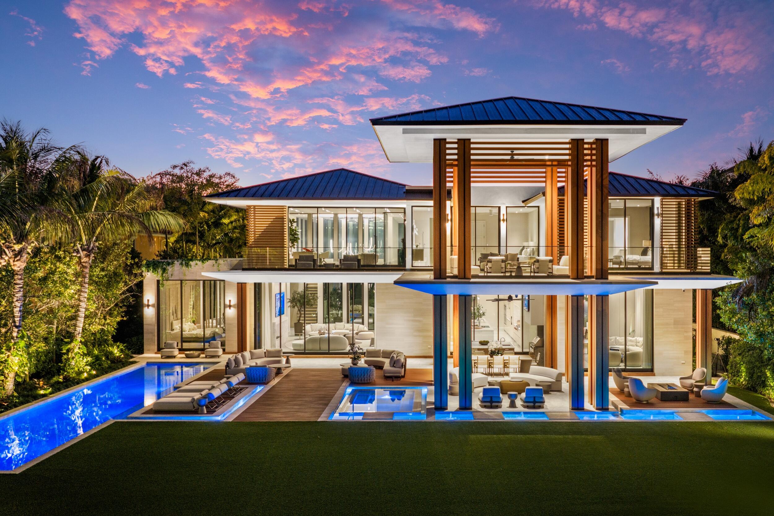 2415 Casa De Marbella