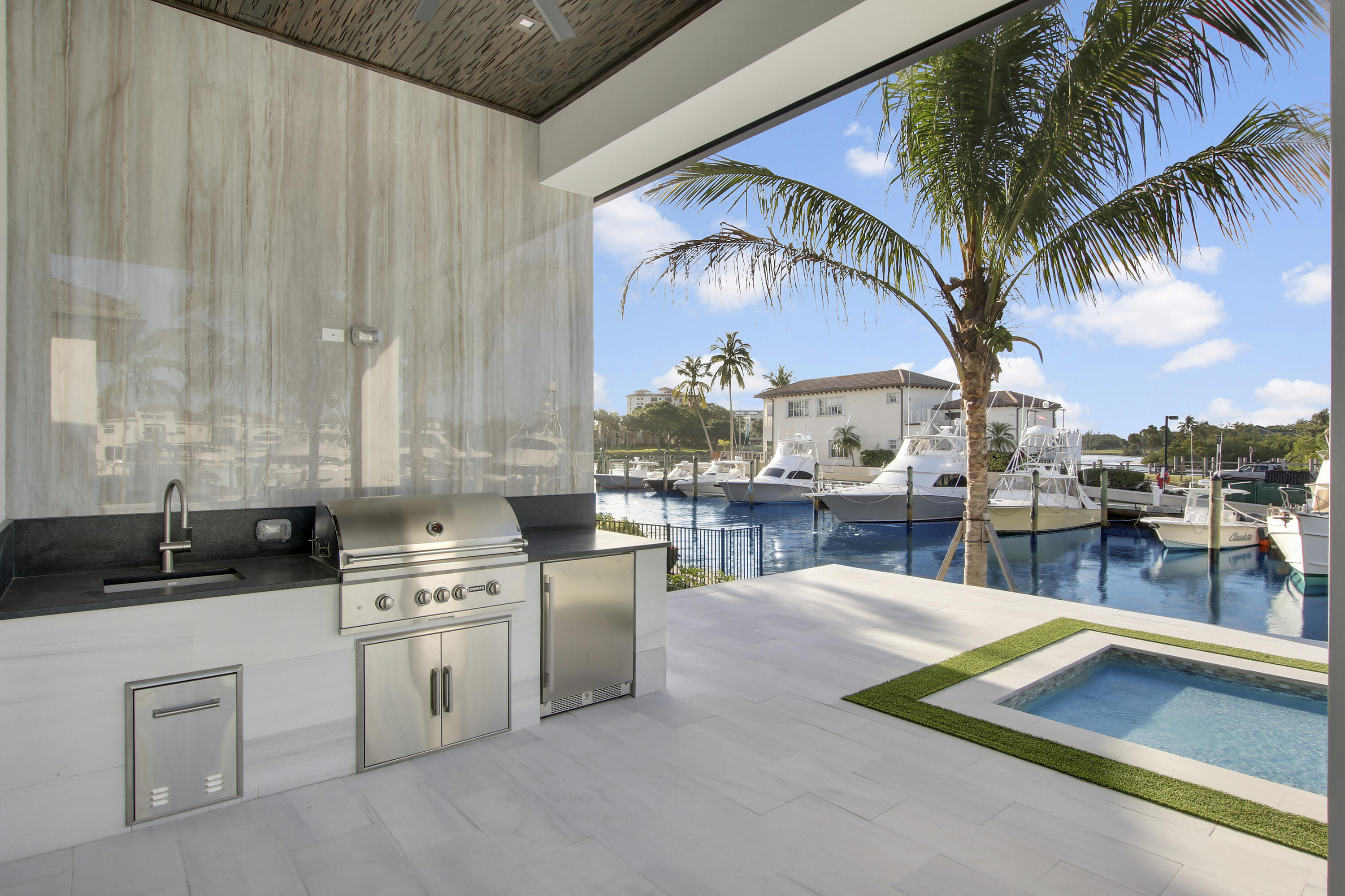 HARBOUR POINT MARINA - Residential