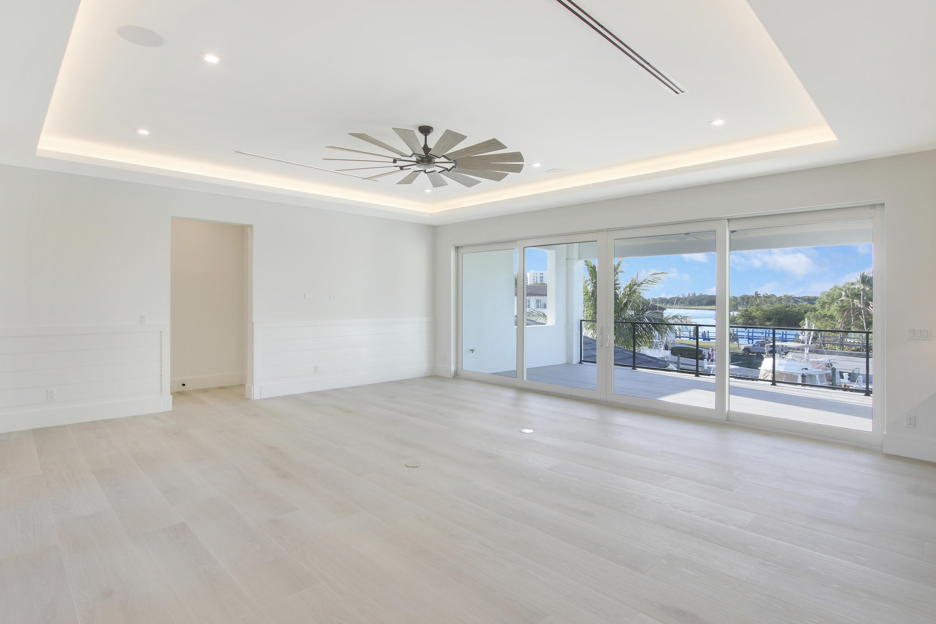 HARBOUR POINT MARINA - Residential