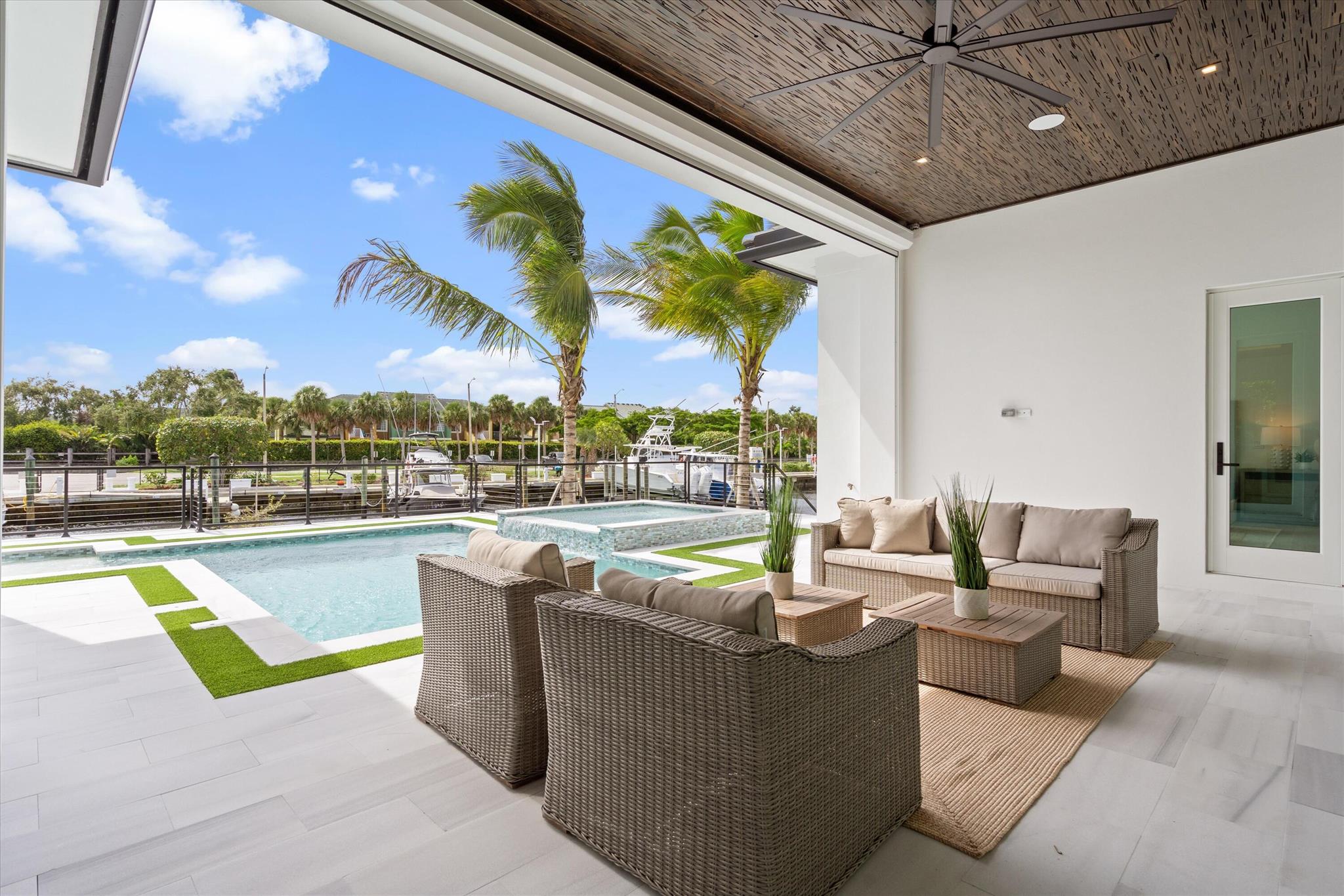 HARBOUR POINT MARINA - Residential