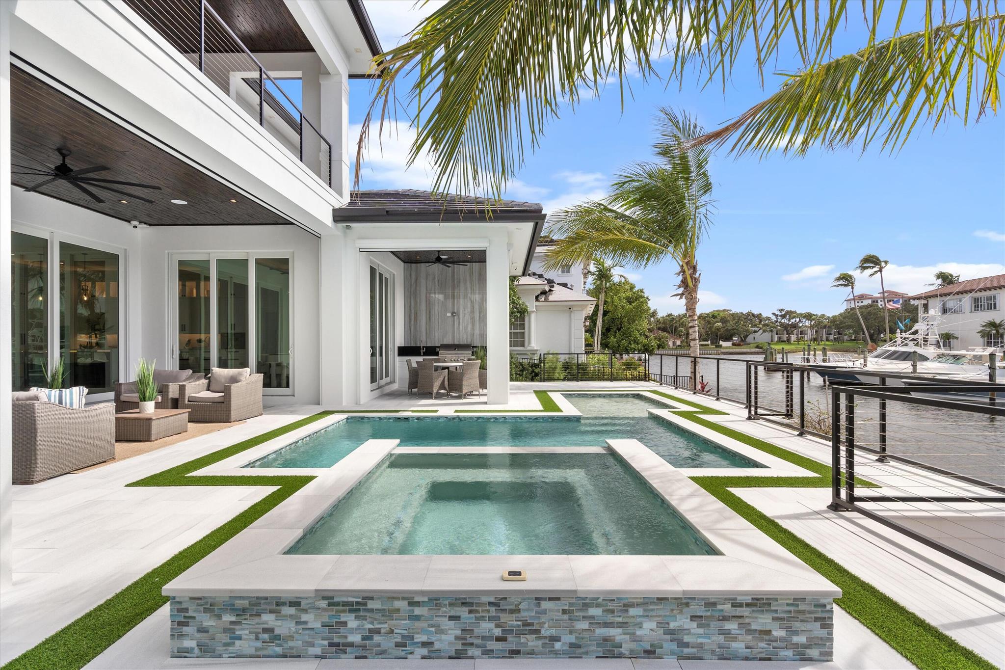 HARBOUR POINT MARINA - Residential