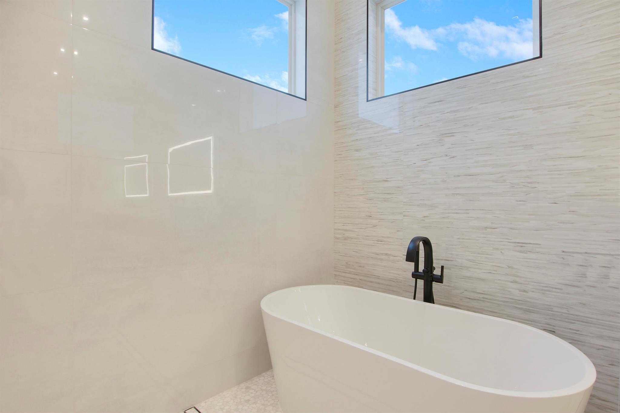 HARBOUR POINT MARINA - Residential