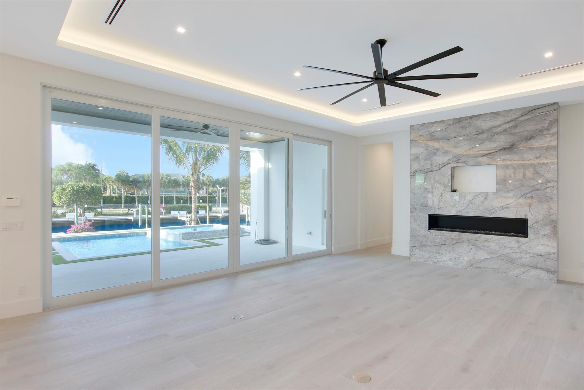 HARBOUR POINT MARINA - Residential