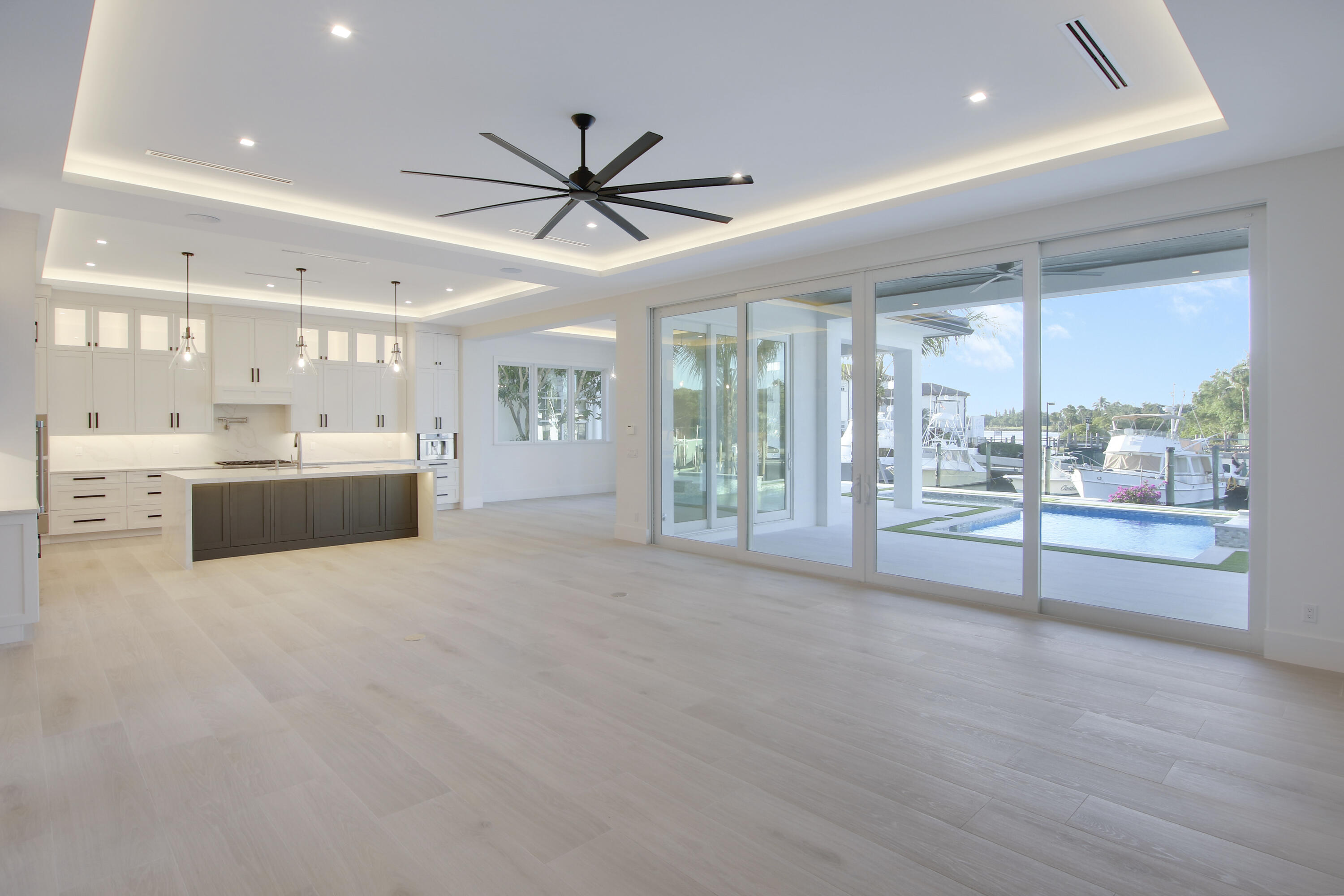 HARBOUR POINT MARINA - Residential
