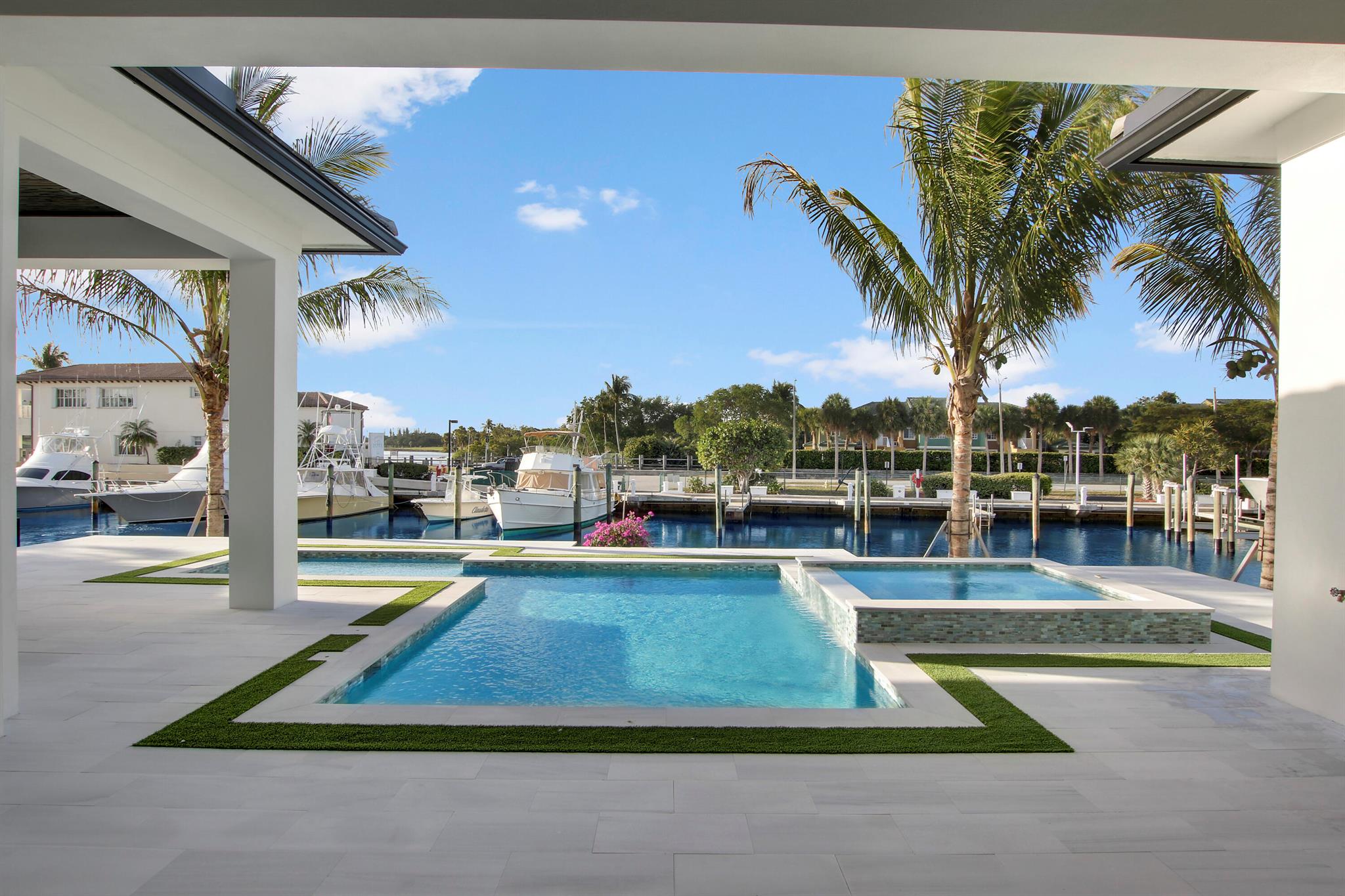 HARBOUR POINT MARINA - Residential