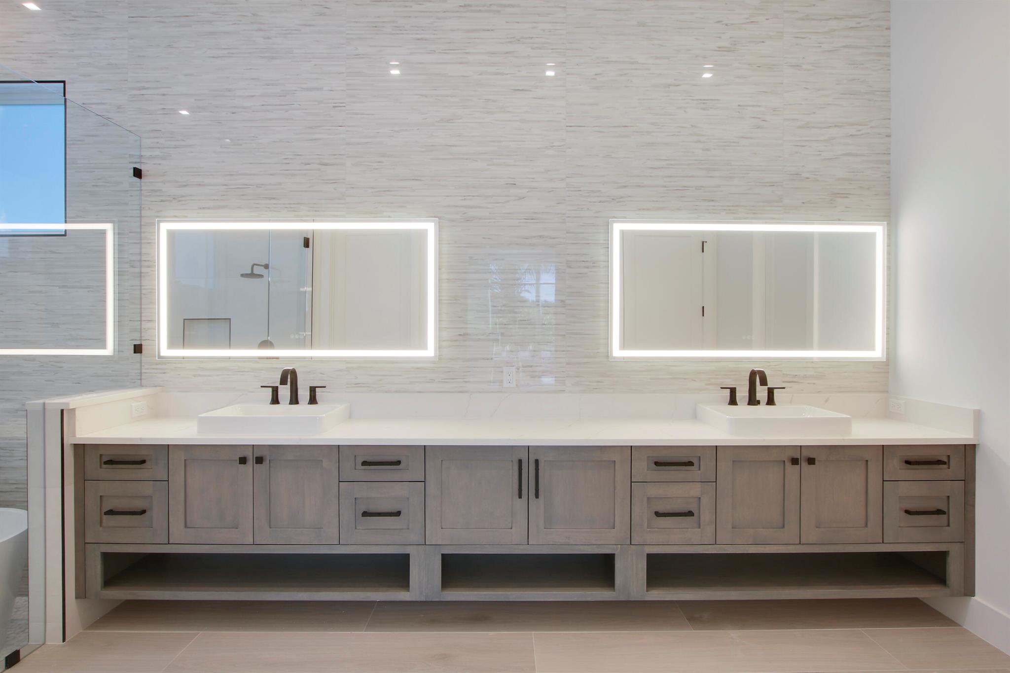 HARBOUR POINT MARINA - Residential