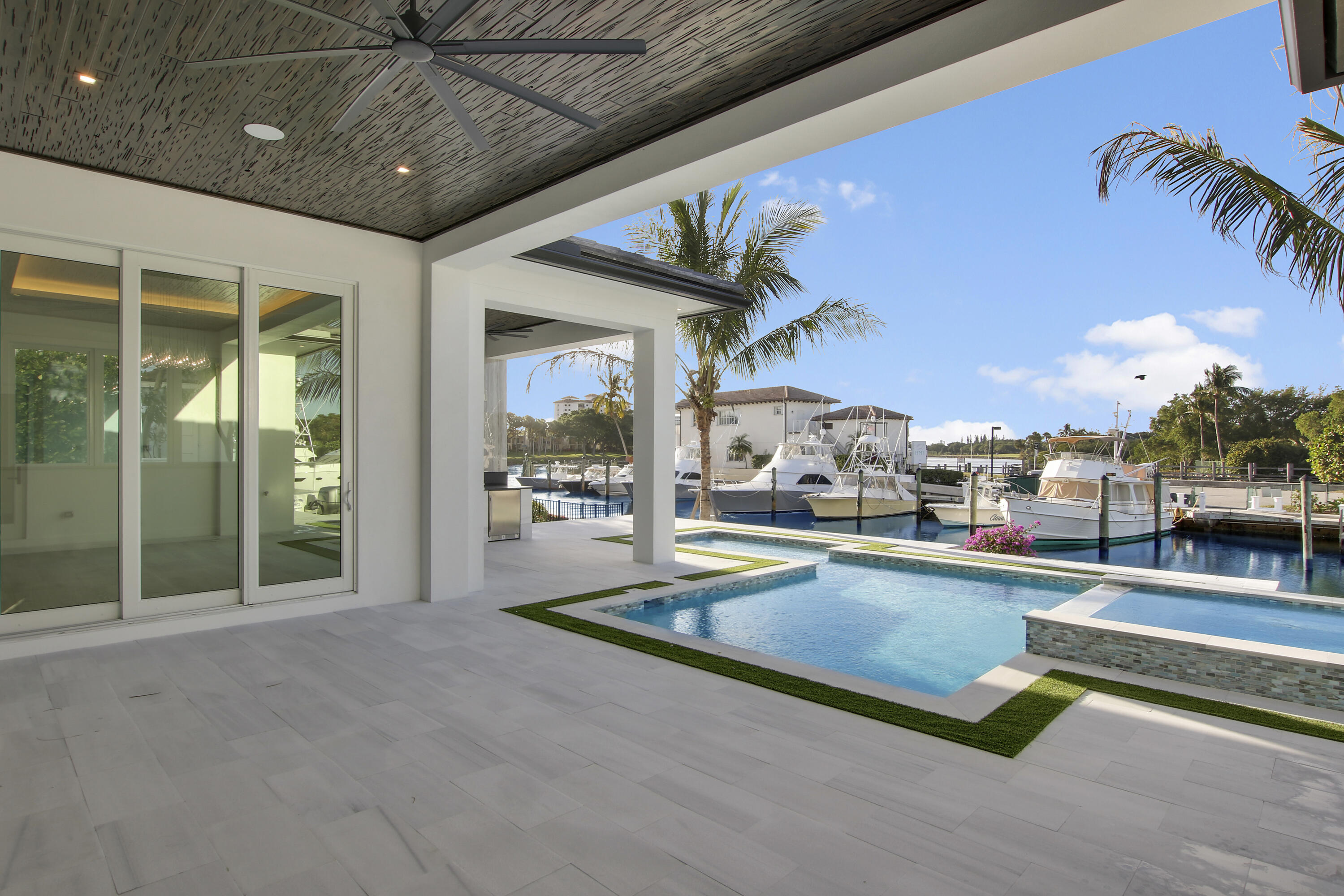 HARBOUR POINT MARINA - Residential