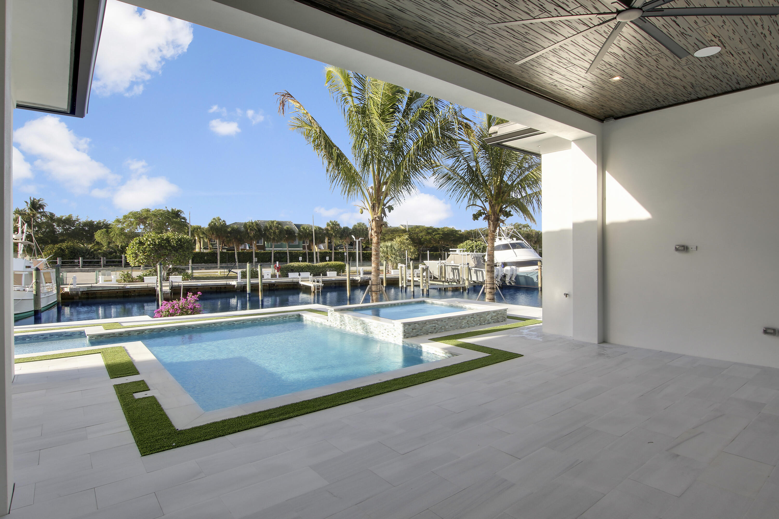HARBOUR POINT MARINA - Residential