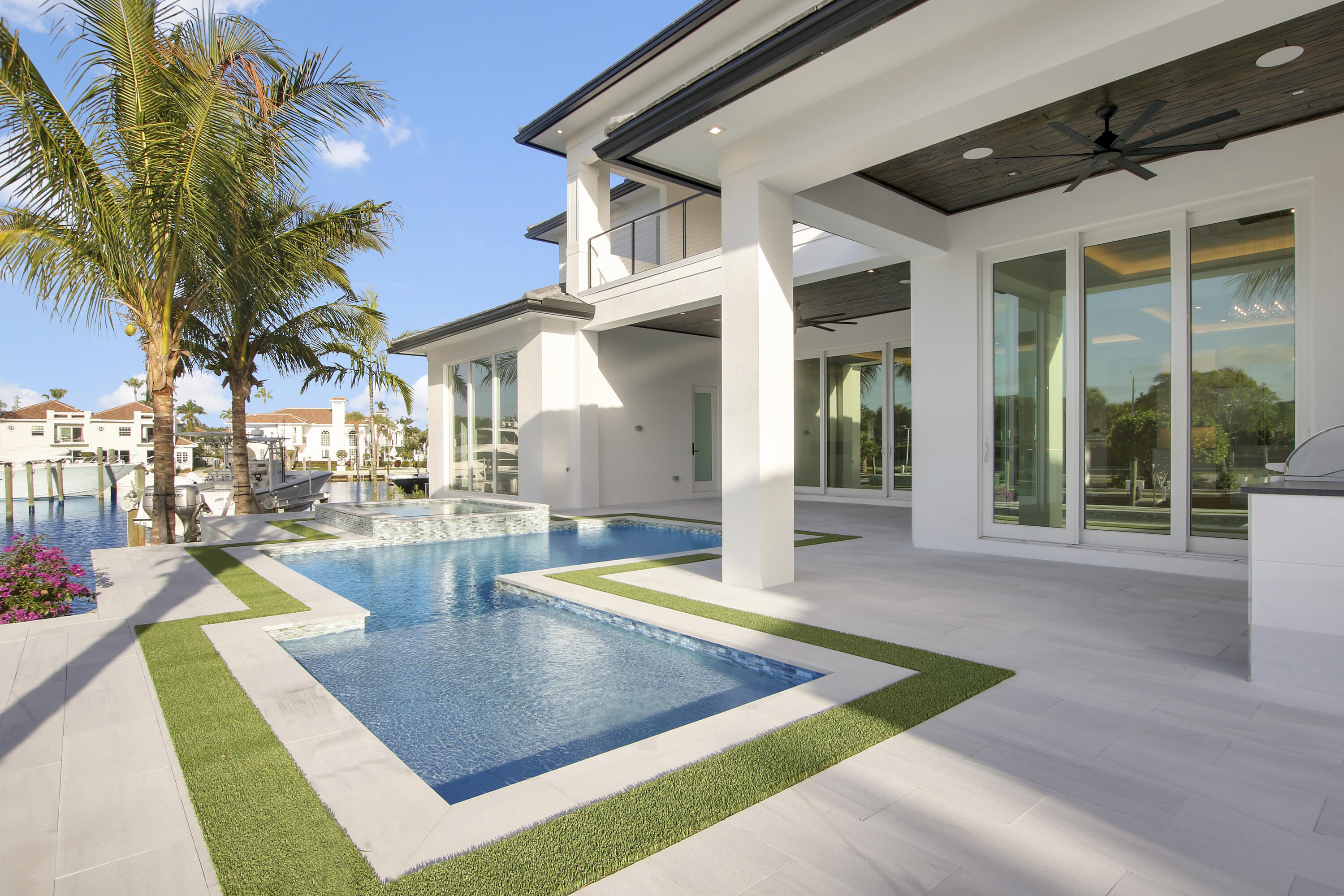 HARBOUR POINT MARINA - Residential