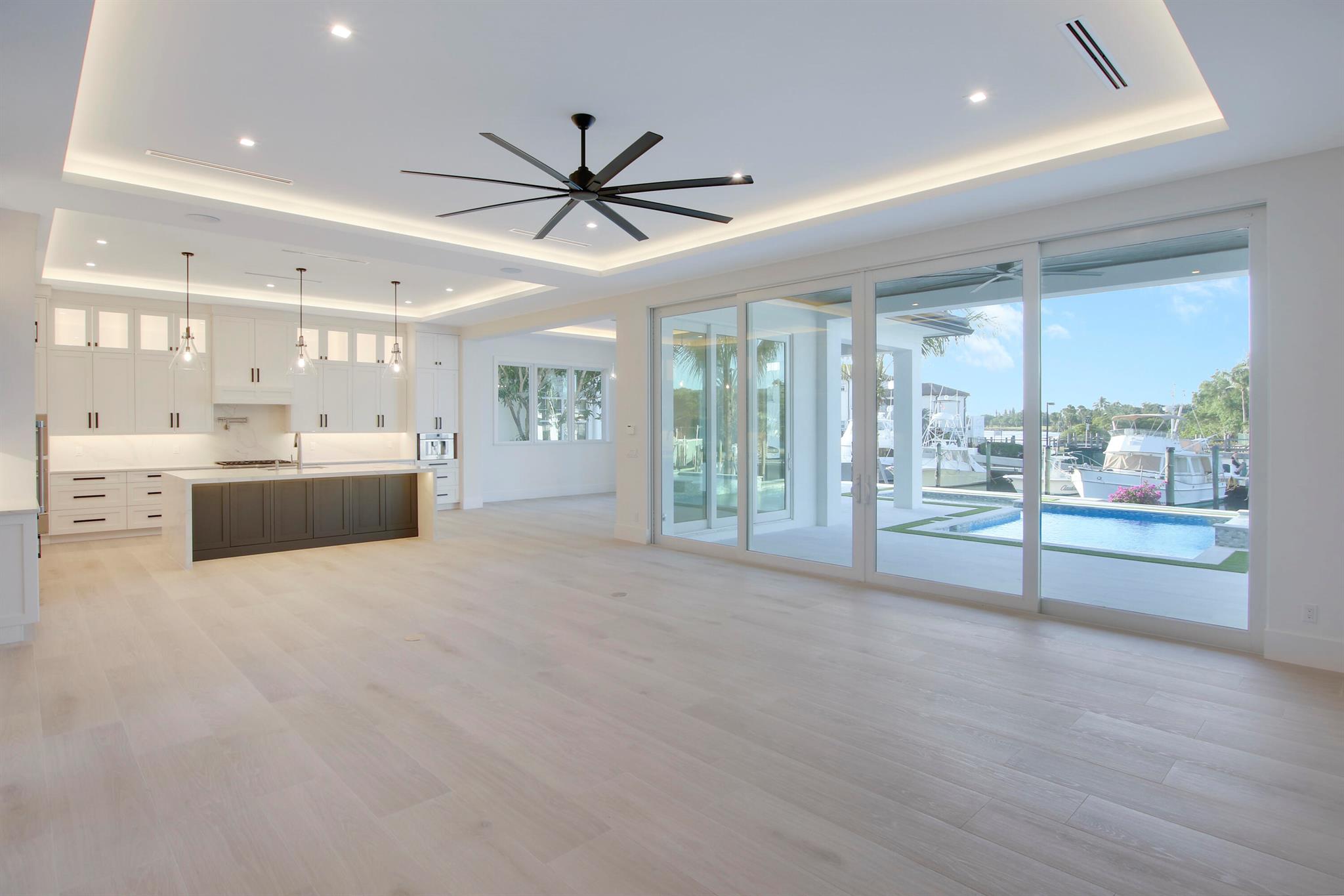 HARBOUR POINT MARINA - Residential