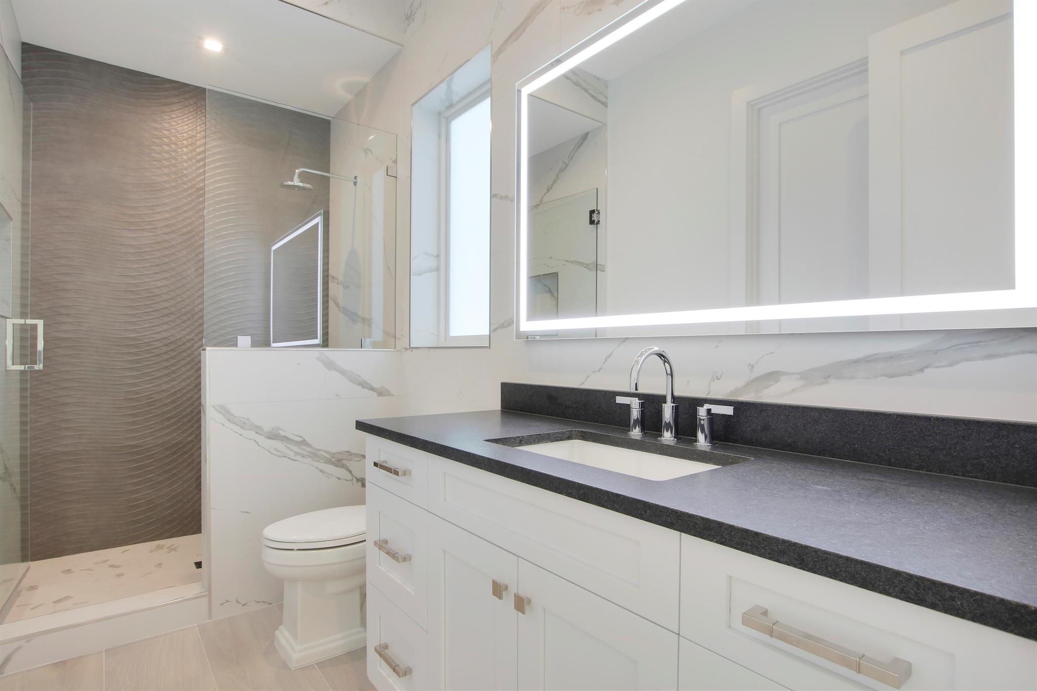 HARBOUR POINT MARINA - Residential