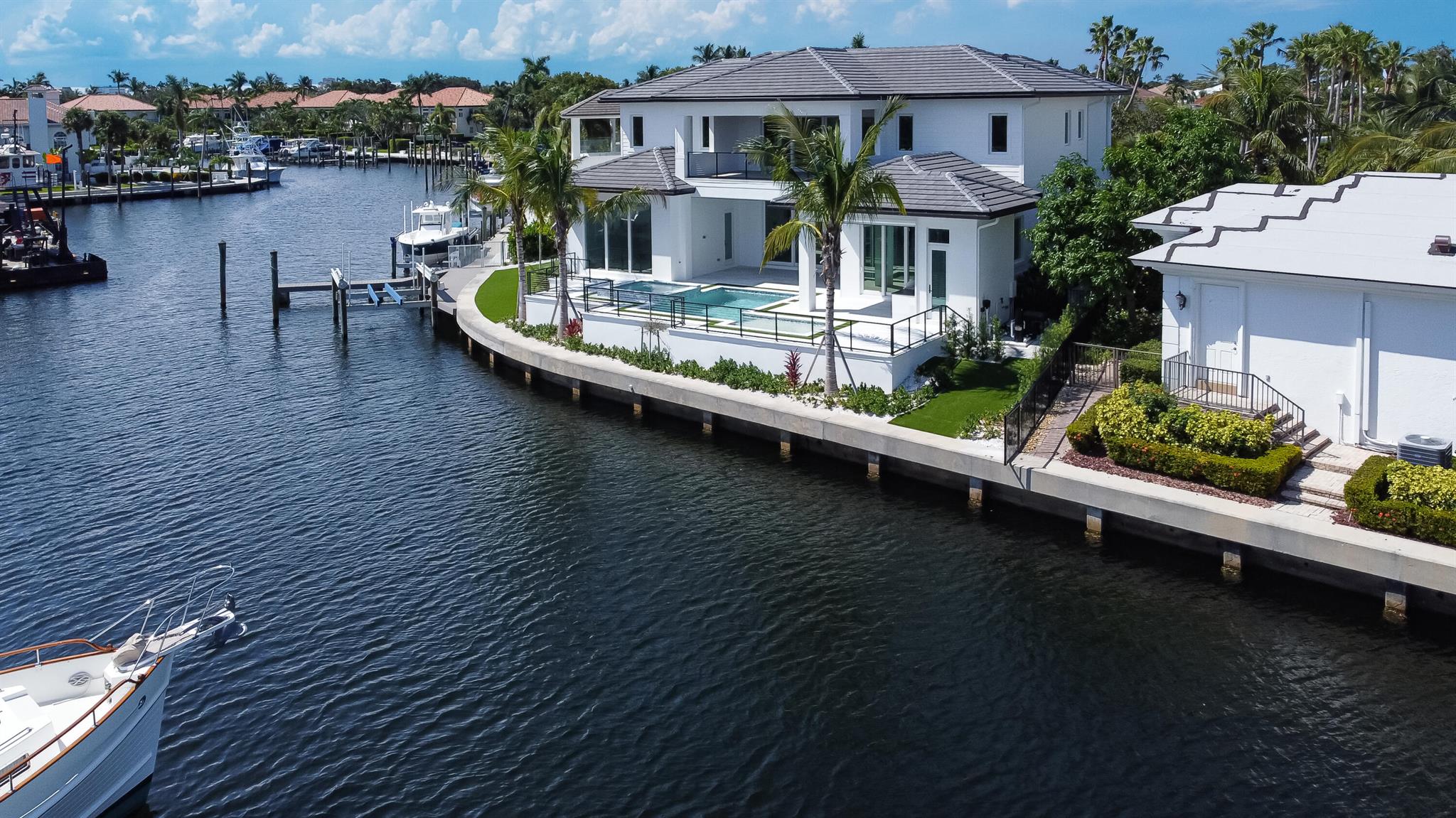 HARBOUR POINT MARINA - Residential