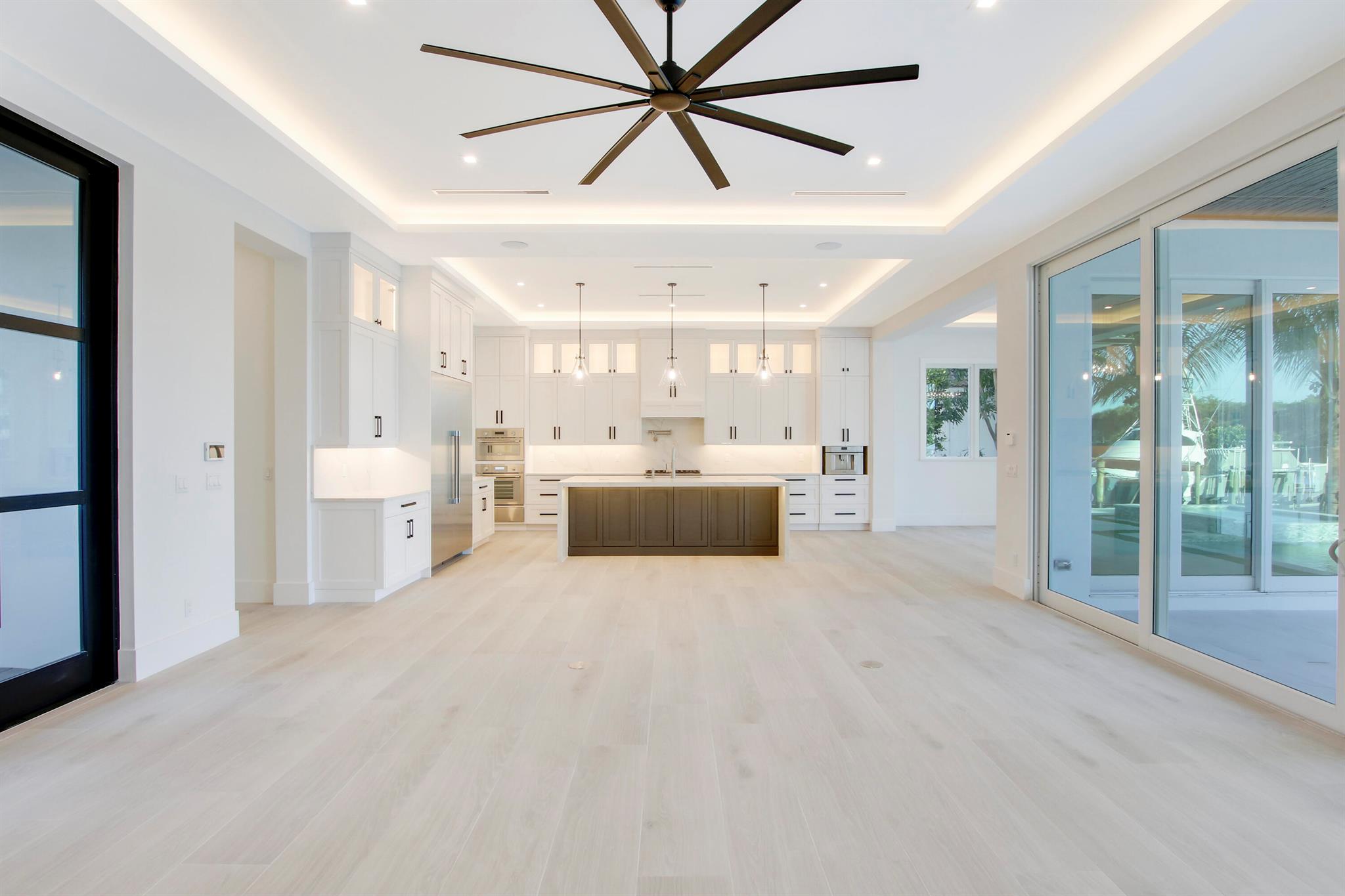 HARBOUR POINT MARINA - Residential