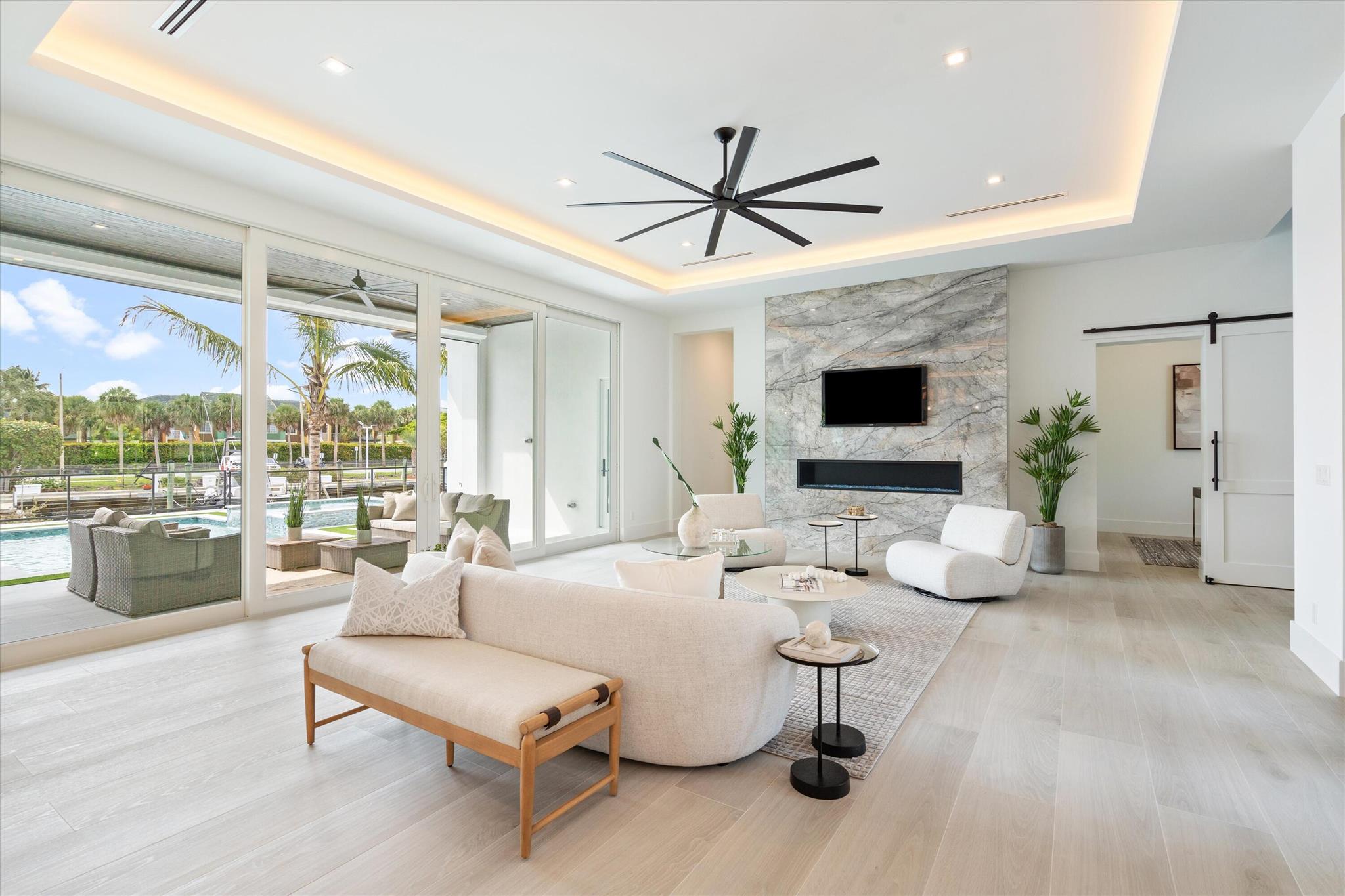 HARBOUR POINT MARINA - Residential