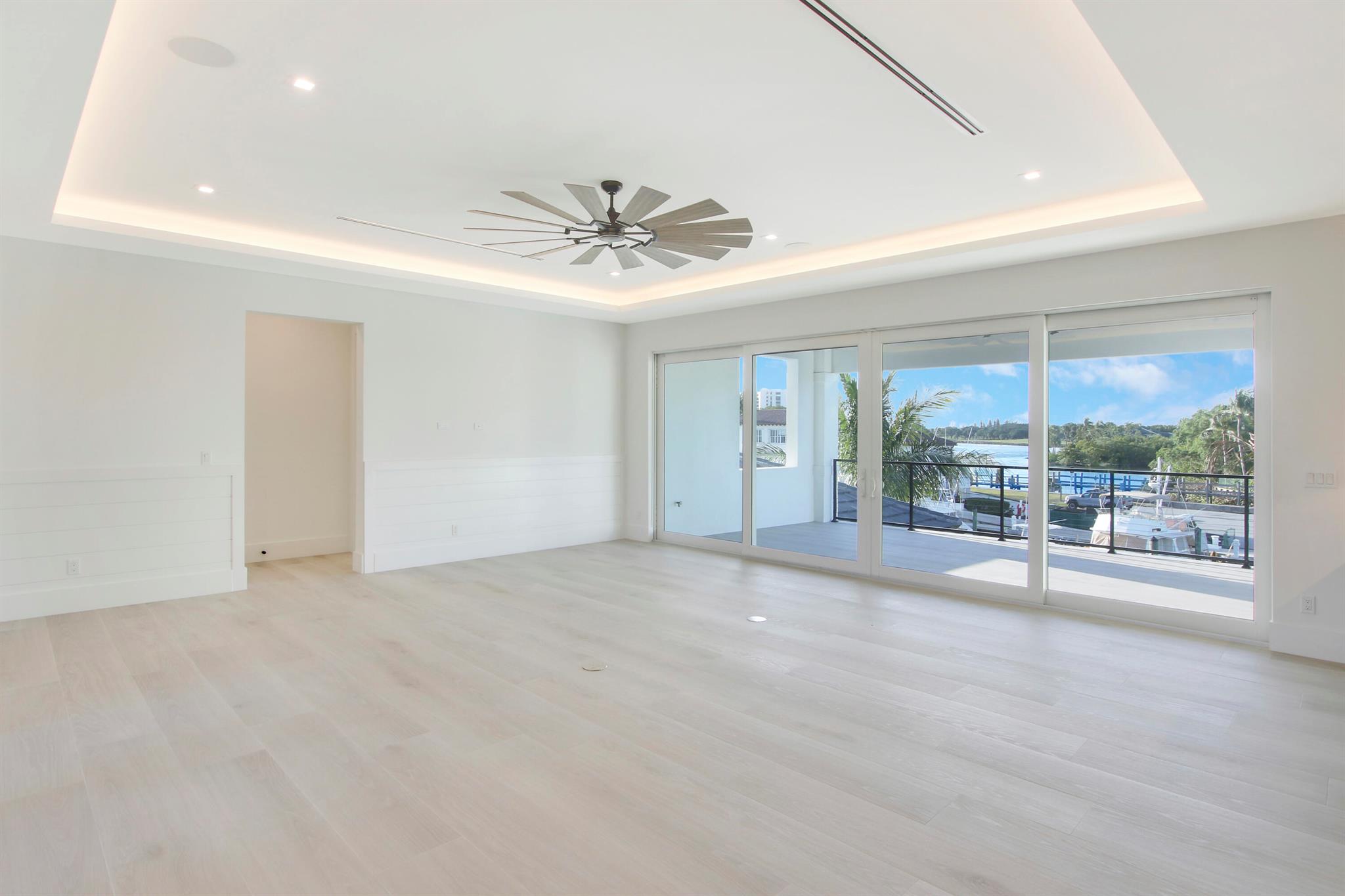 HARBOUR POINT MARINA - Residential