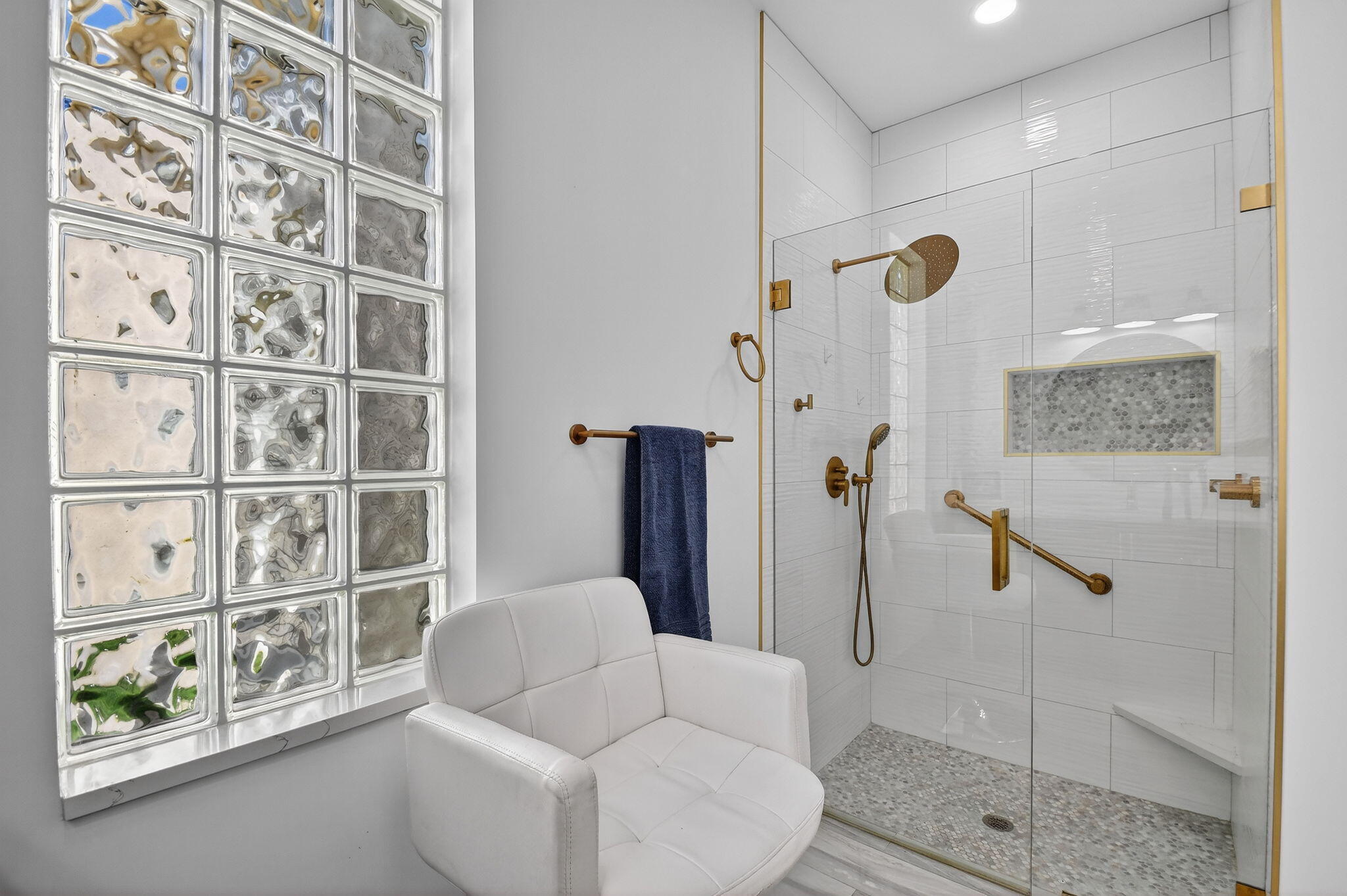 VALENCIA FALLS - Residential