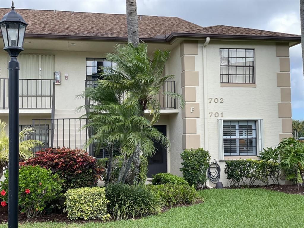 Photo of 701 Pinecrest Circle #F, Jupiter, FL 33458 (MLS # R10700925)