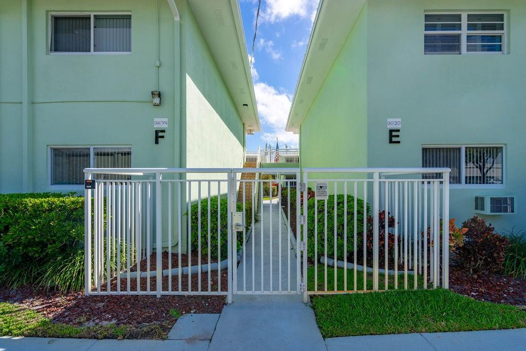 TARELTON MANOR APTS - Residential