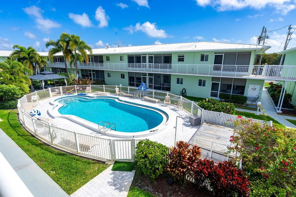 TARELTON MANOR APTS - Residential