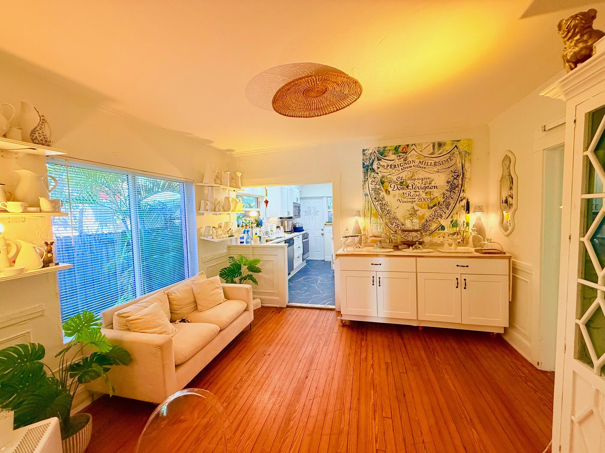 Hollywood 1-21 B - Residential Income