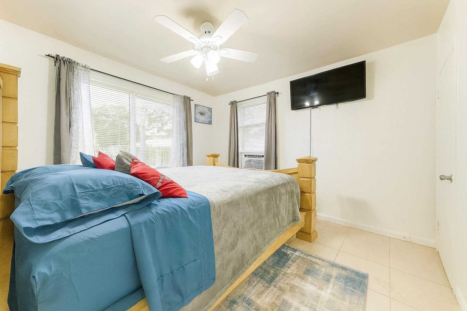 Hollywood 1-21 B - Residential Income