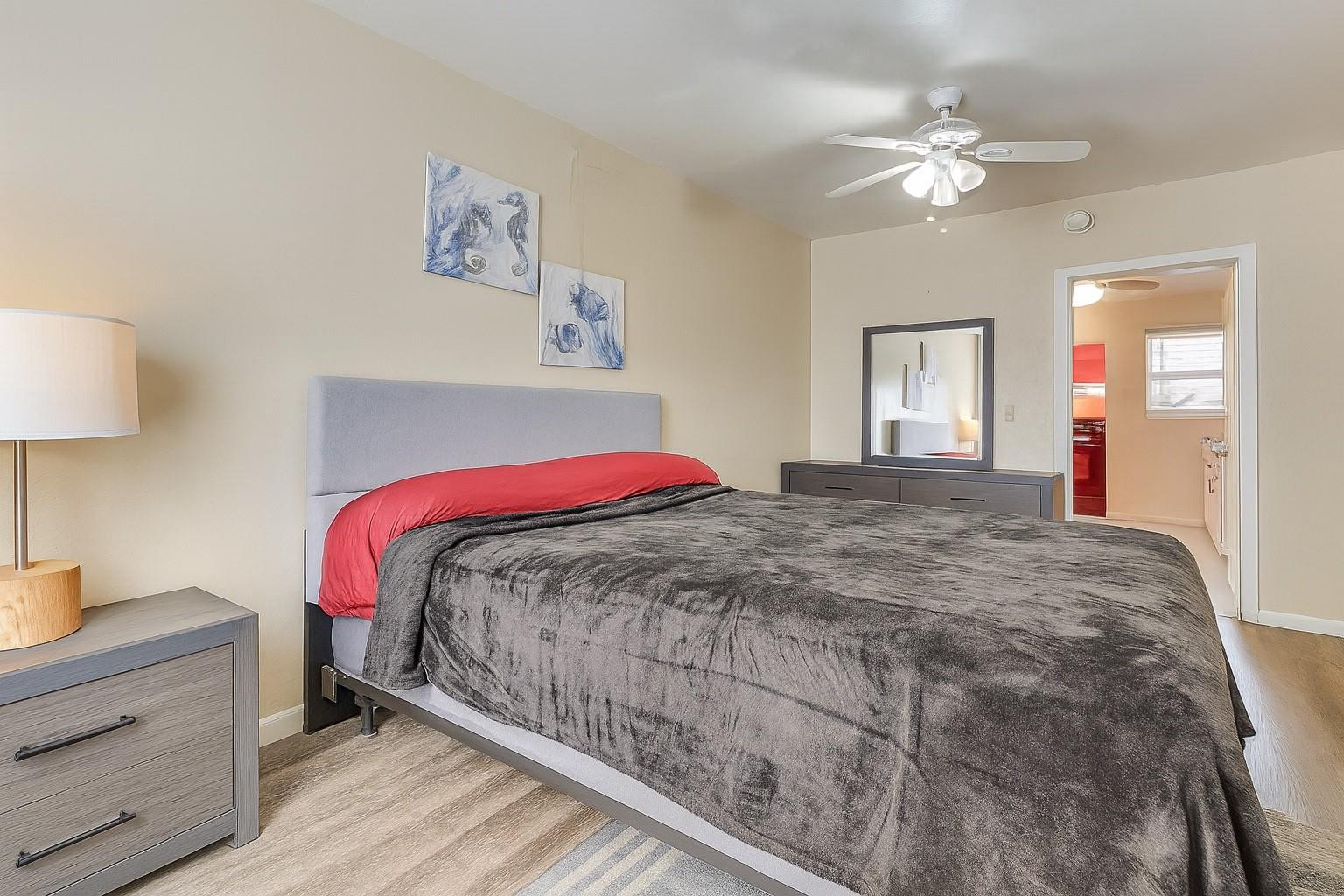 Hollywood 1-21 B - Residential Income