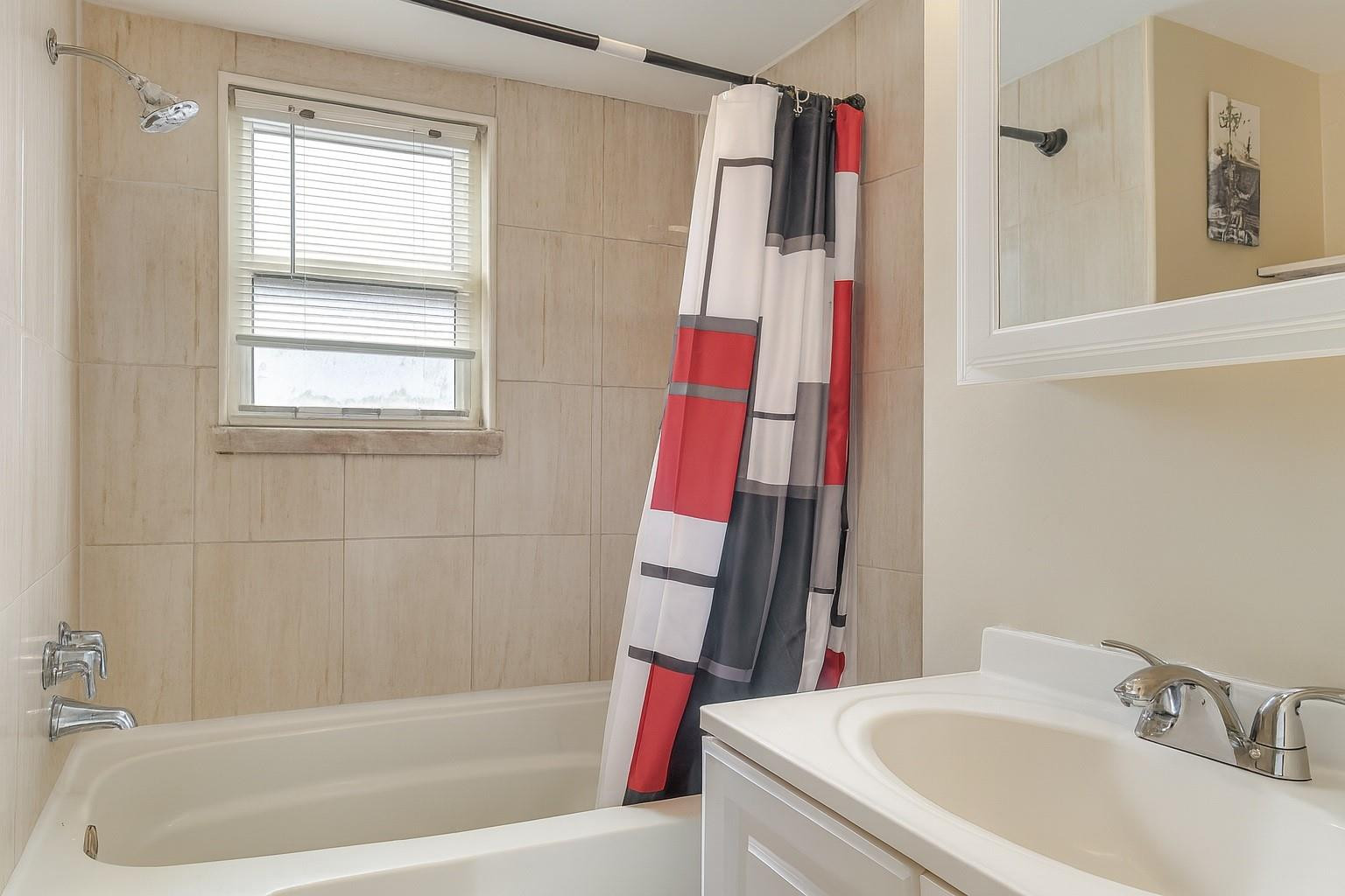 Hollywood 1-21 B - Residential Income