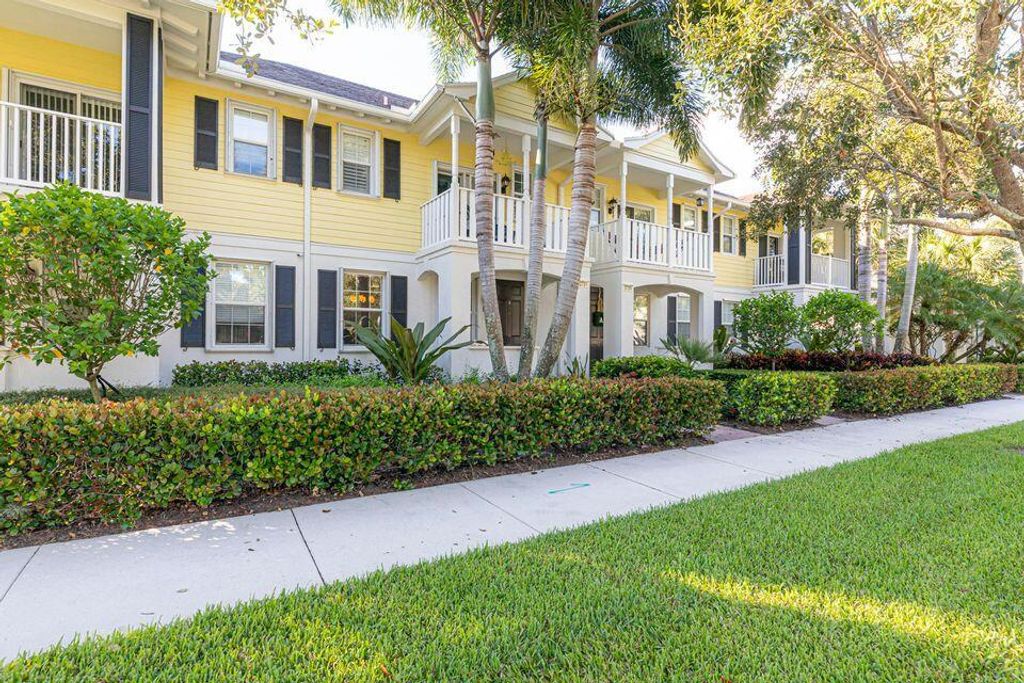 Photo of 2721 E Community Drive, Jupiter, FL 33458 (MLS # R10707810)