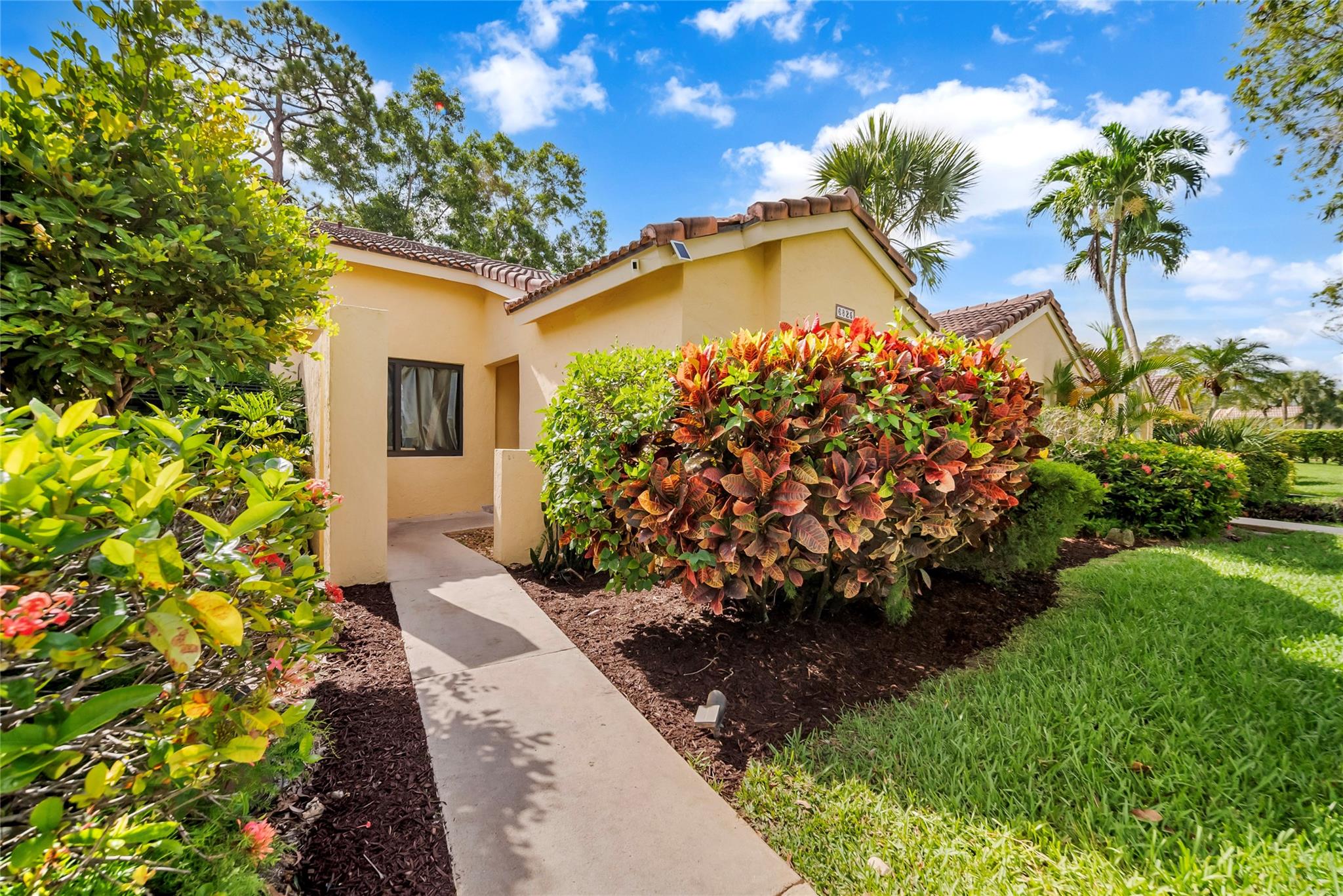 6825 Bridlewood Court