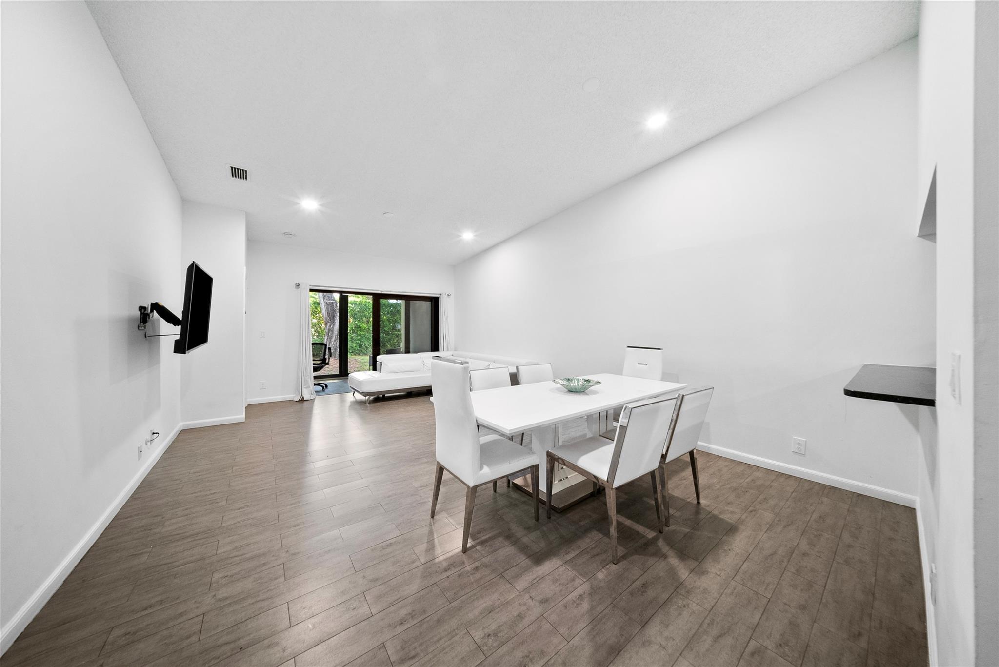 6825 Bridlewood Court