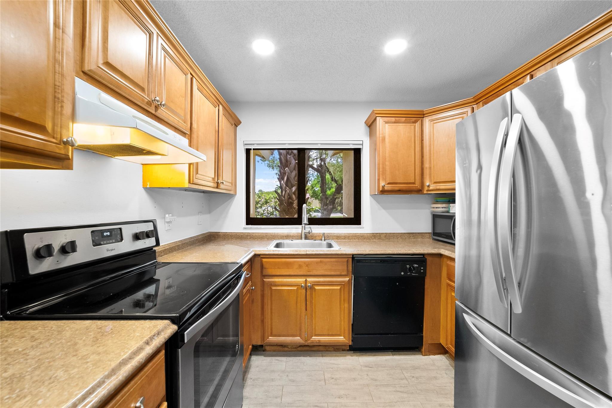 6825 Bridlewood Court