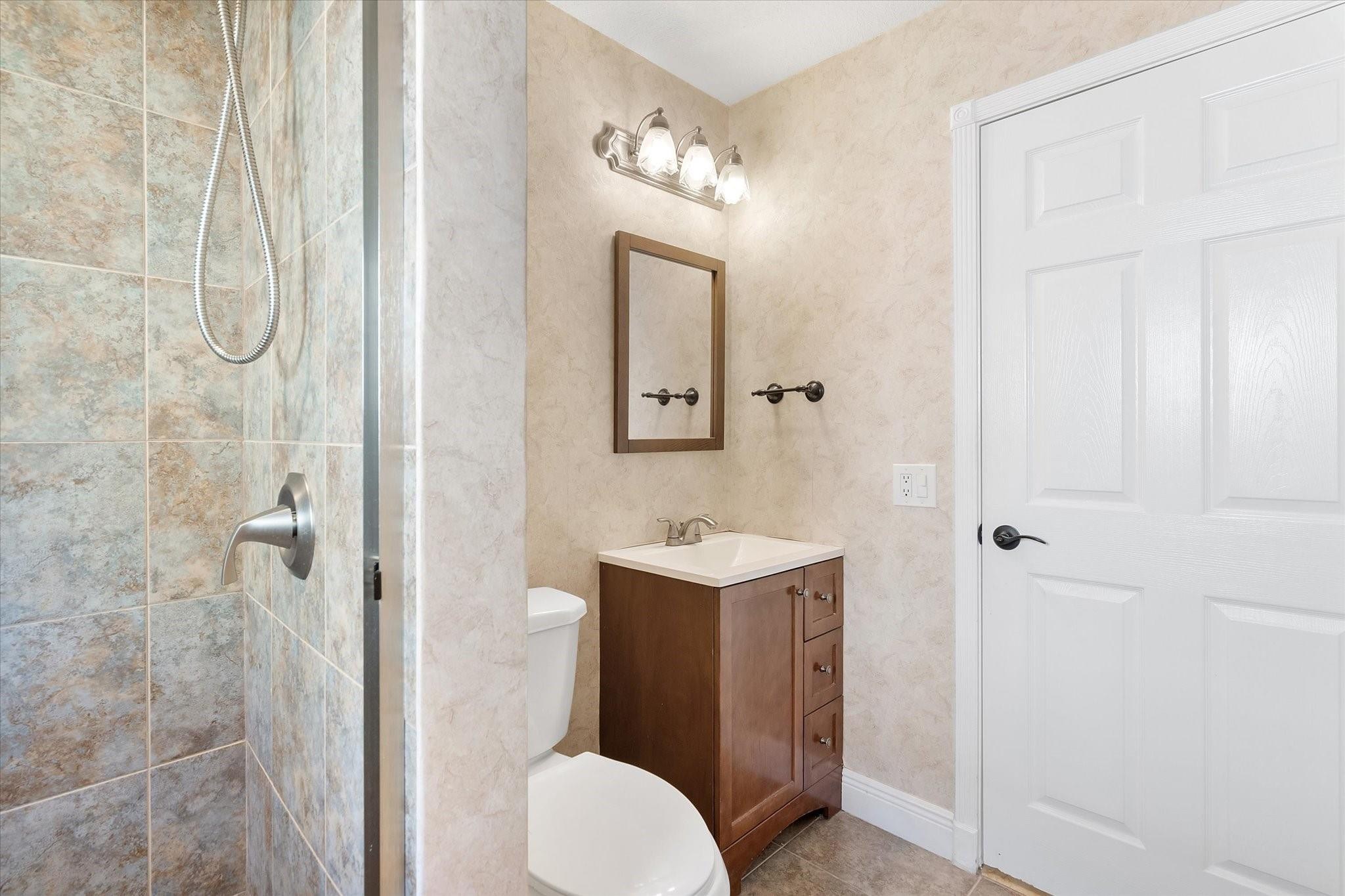 CHAPEL LAKE ESTATES - Residential Lease