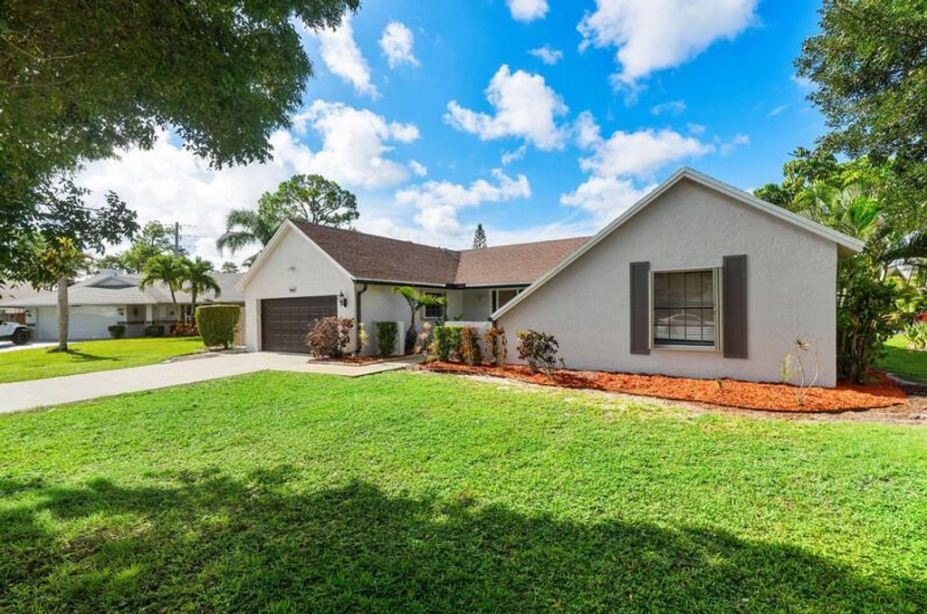 Photo of 13485 Orchid Court, Wellington, FL 33414 (MLS # R11122011)