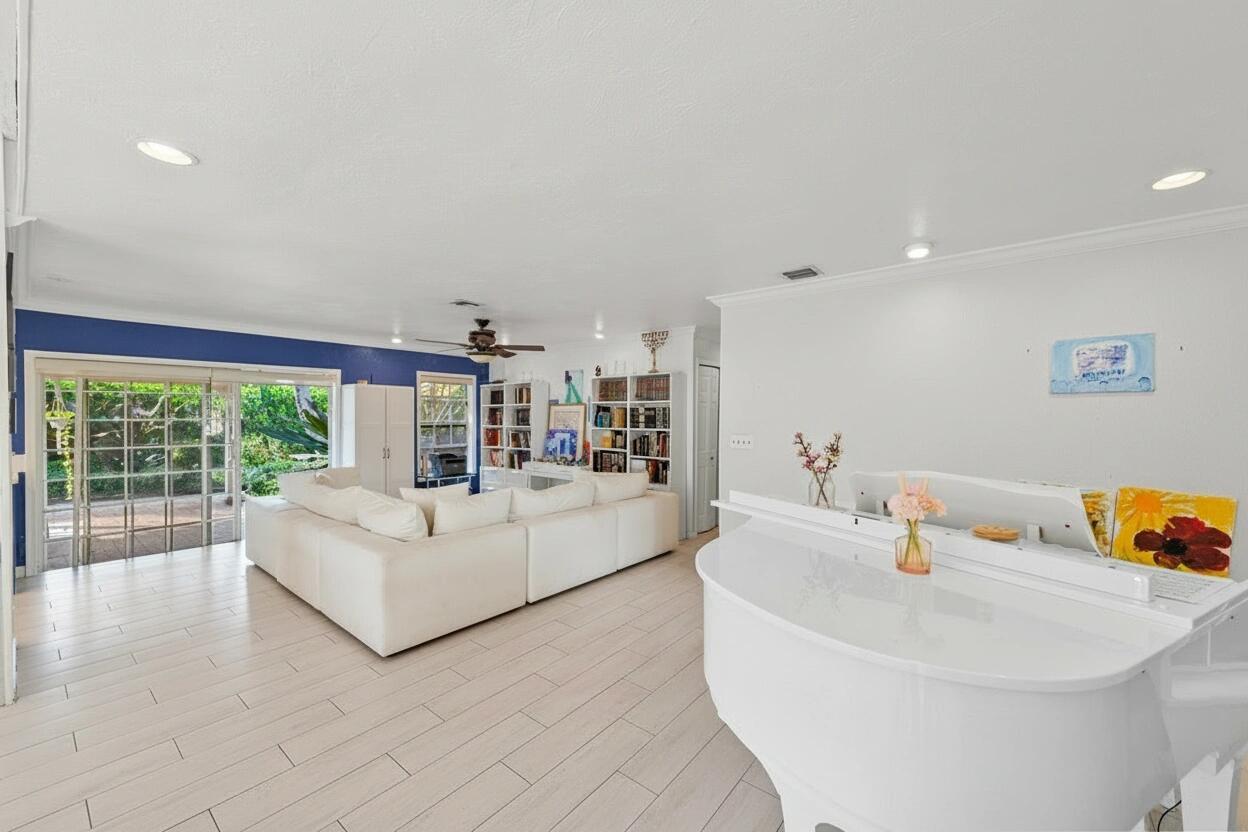 VISTA VERDE SEC 1 OF VIA - Residential