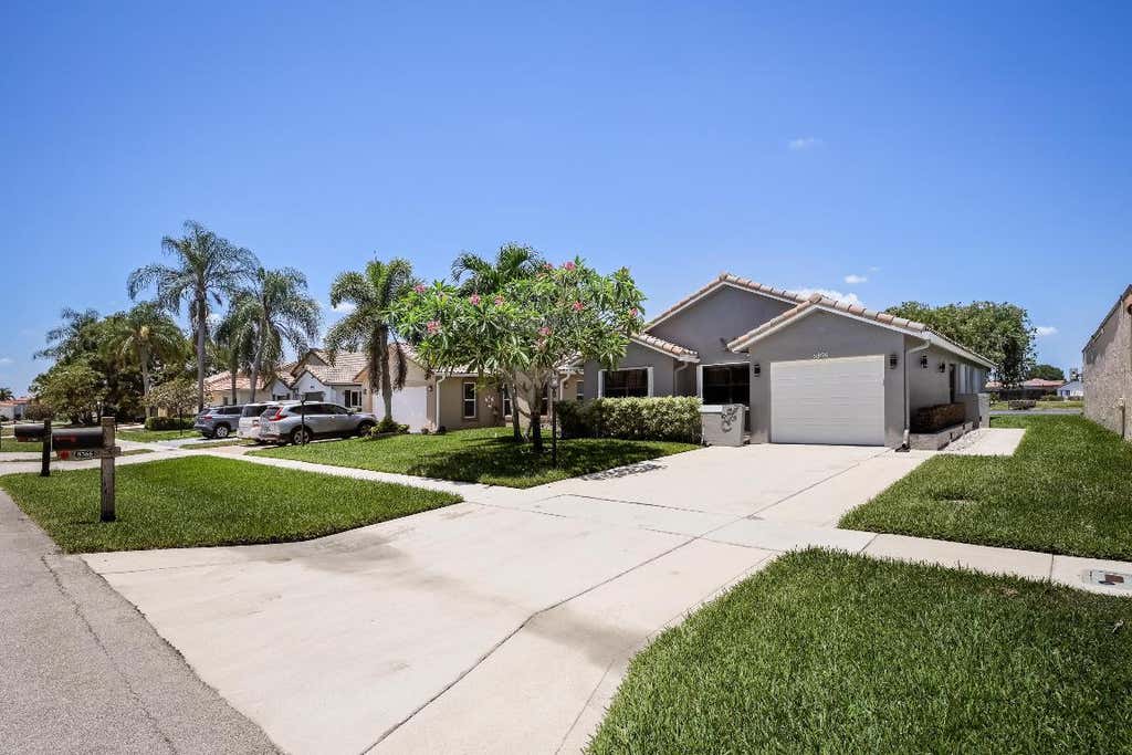 Photo of 8366 Bonita Isle Drive, Lake Worth, FL 33467 (MLS # R10985910)