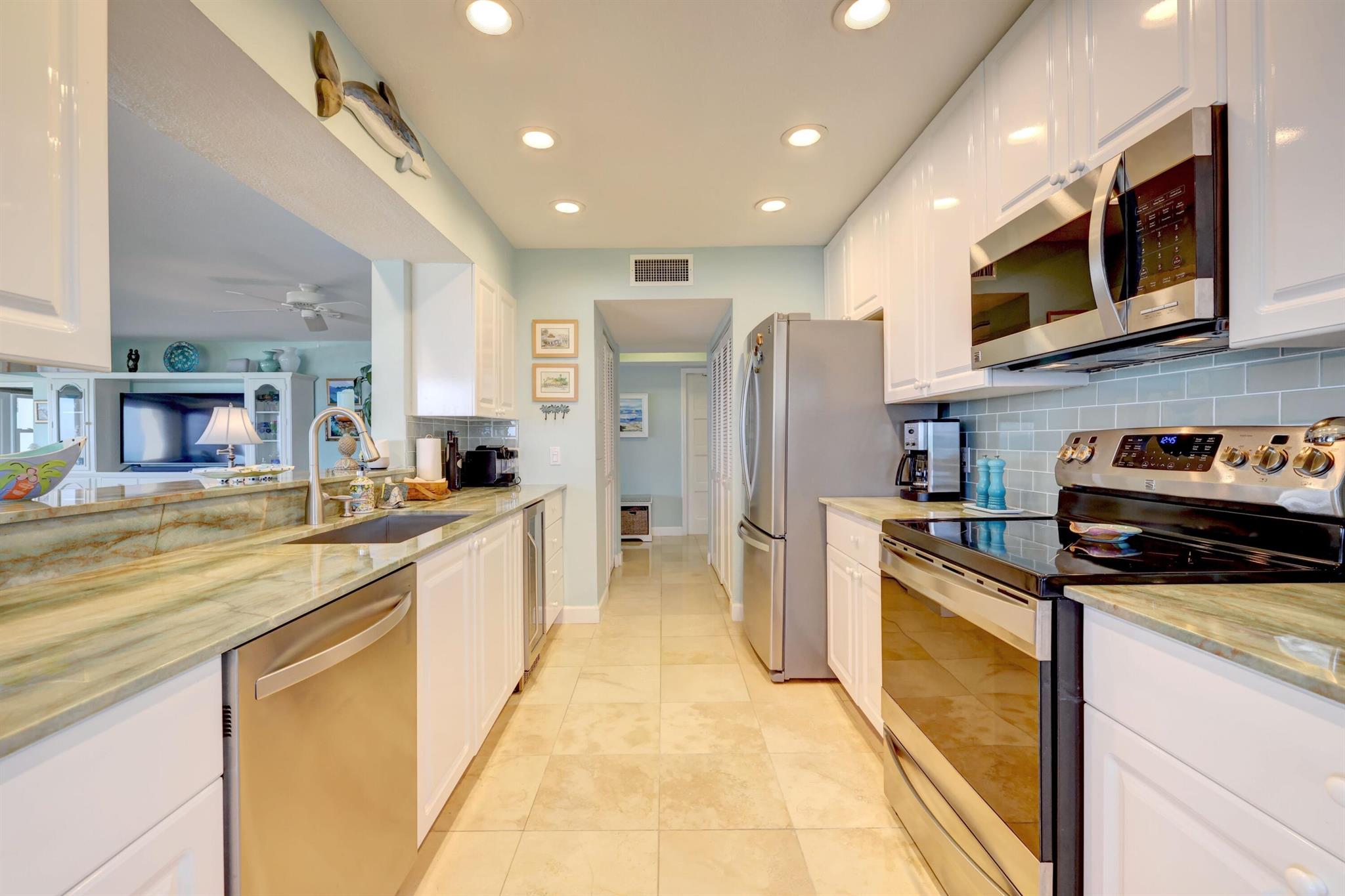 HUTCHINSON HOUSE CONDO - Residential Lease