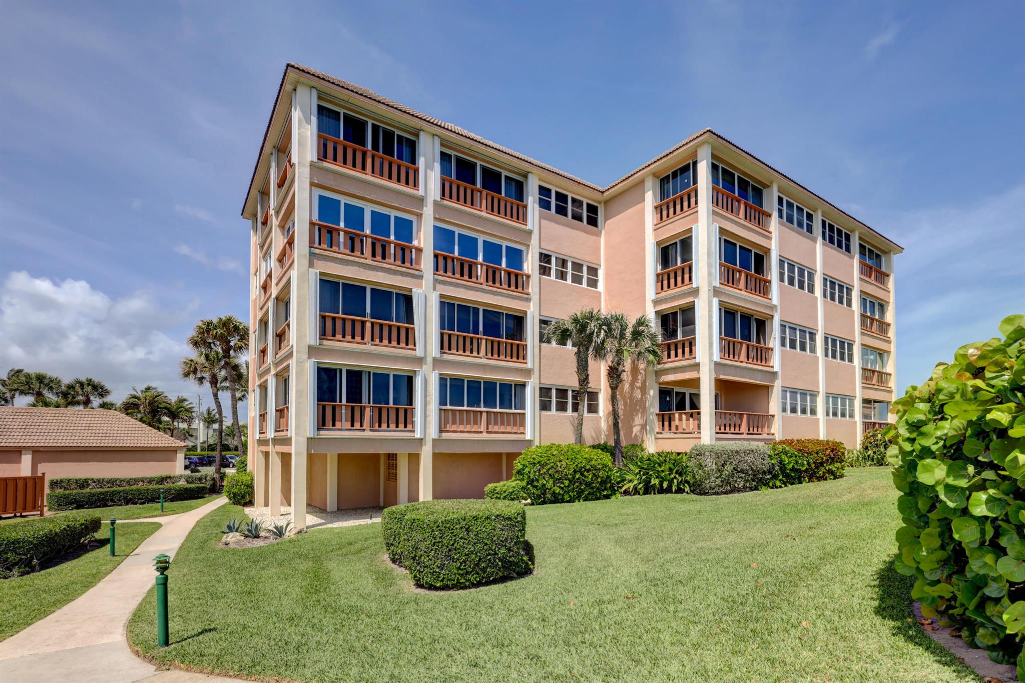 HUTCHINSON HOUSE CONDO - Residential Lease