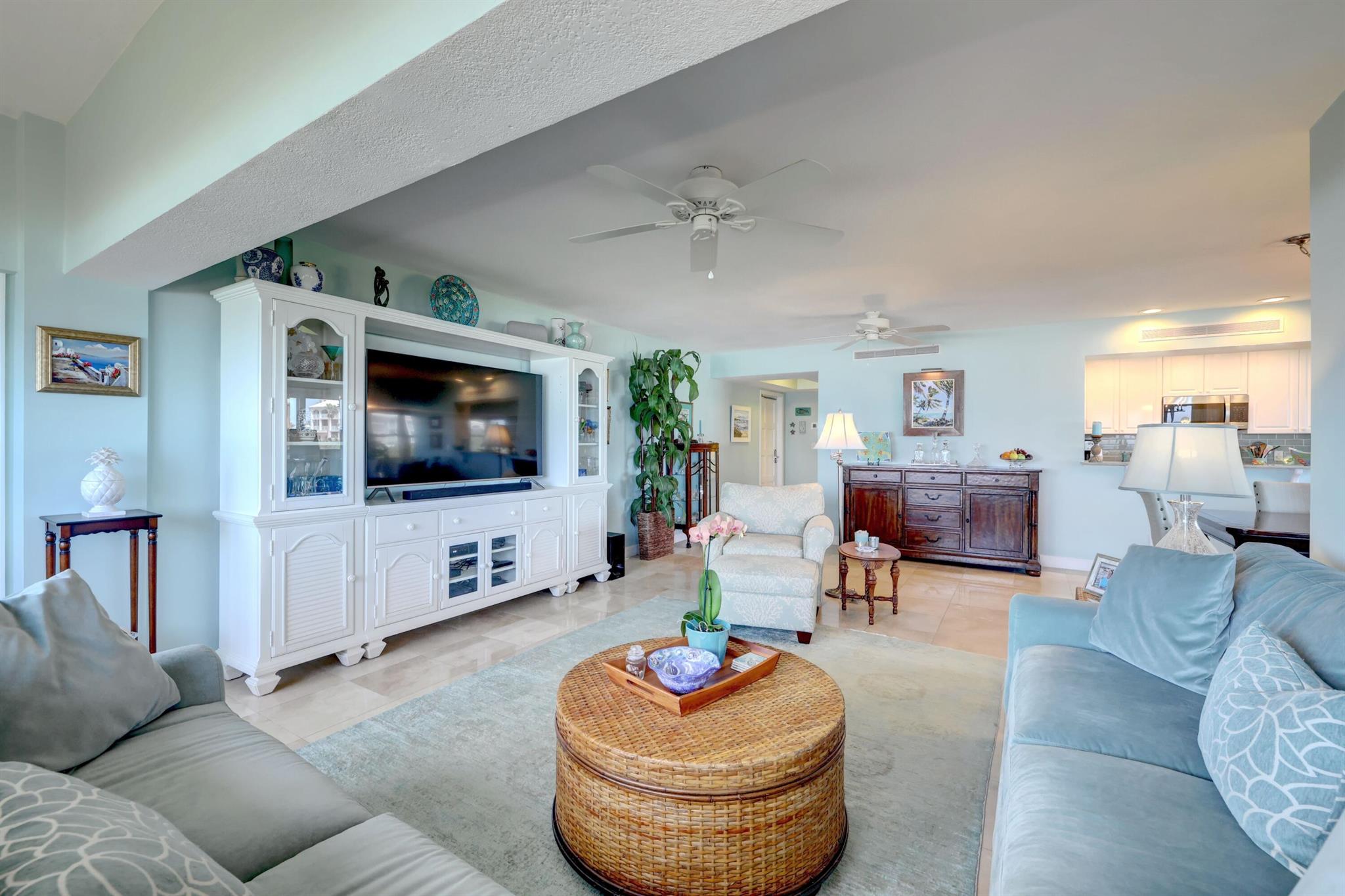 HUTCHINSON HOUSE CONDO - Residential Lease
