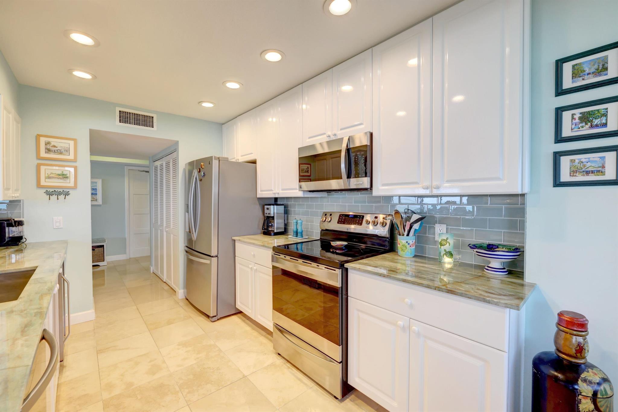 HUTCHINSON HOUSE CONDO - Residential Lease