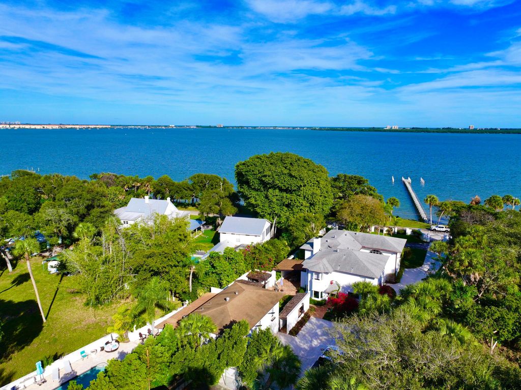 Photo of 1009 S Indian River Drive, Fort Pierce, FL 34950 (MLS # R11149165)