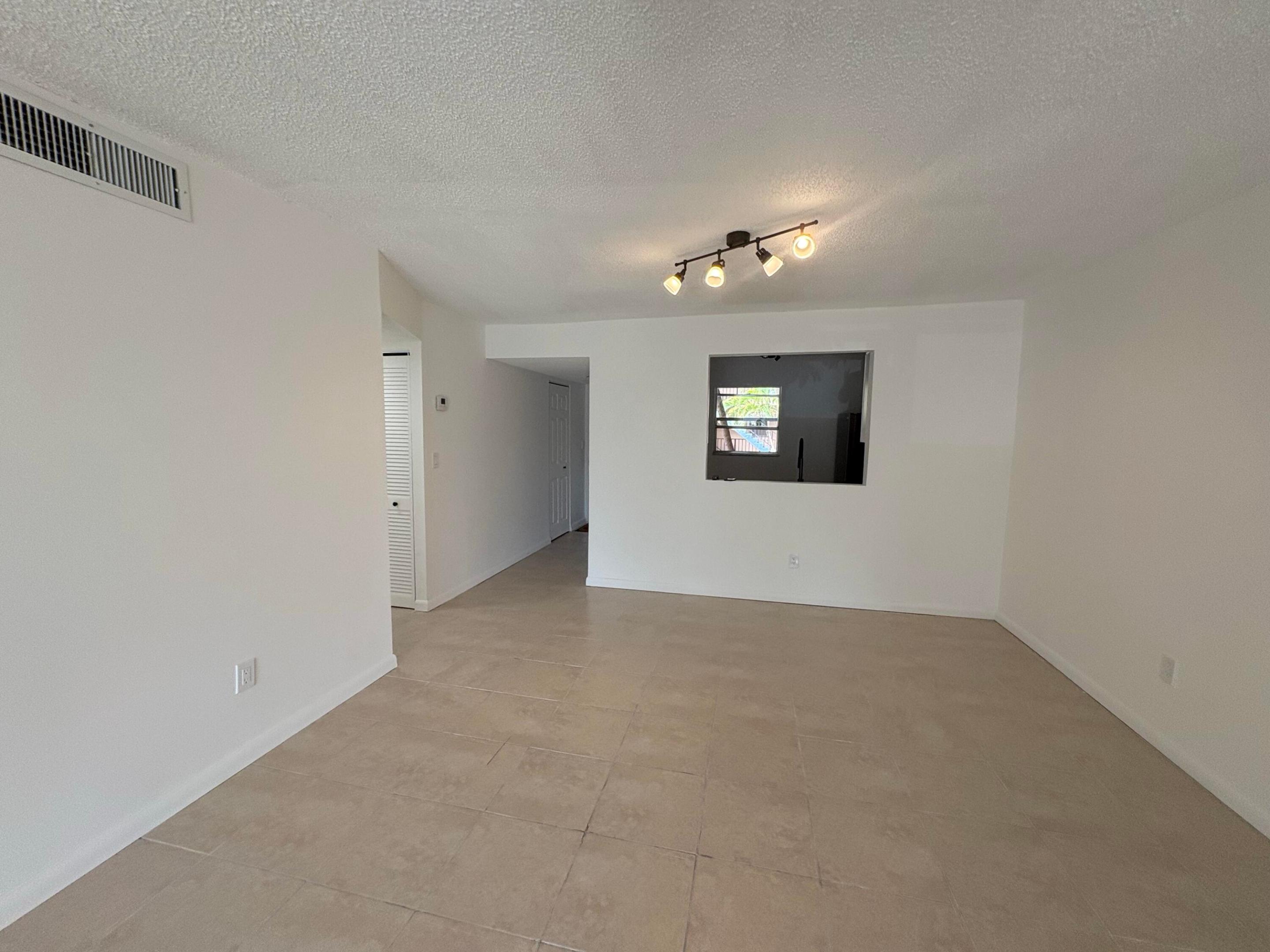 SOMERSET AT LAUDERDALE LAKES - Residential