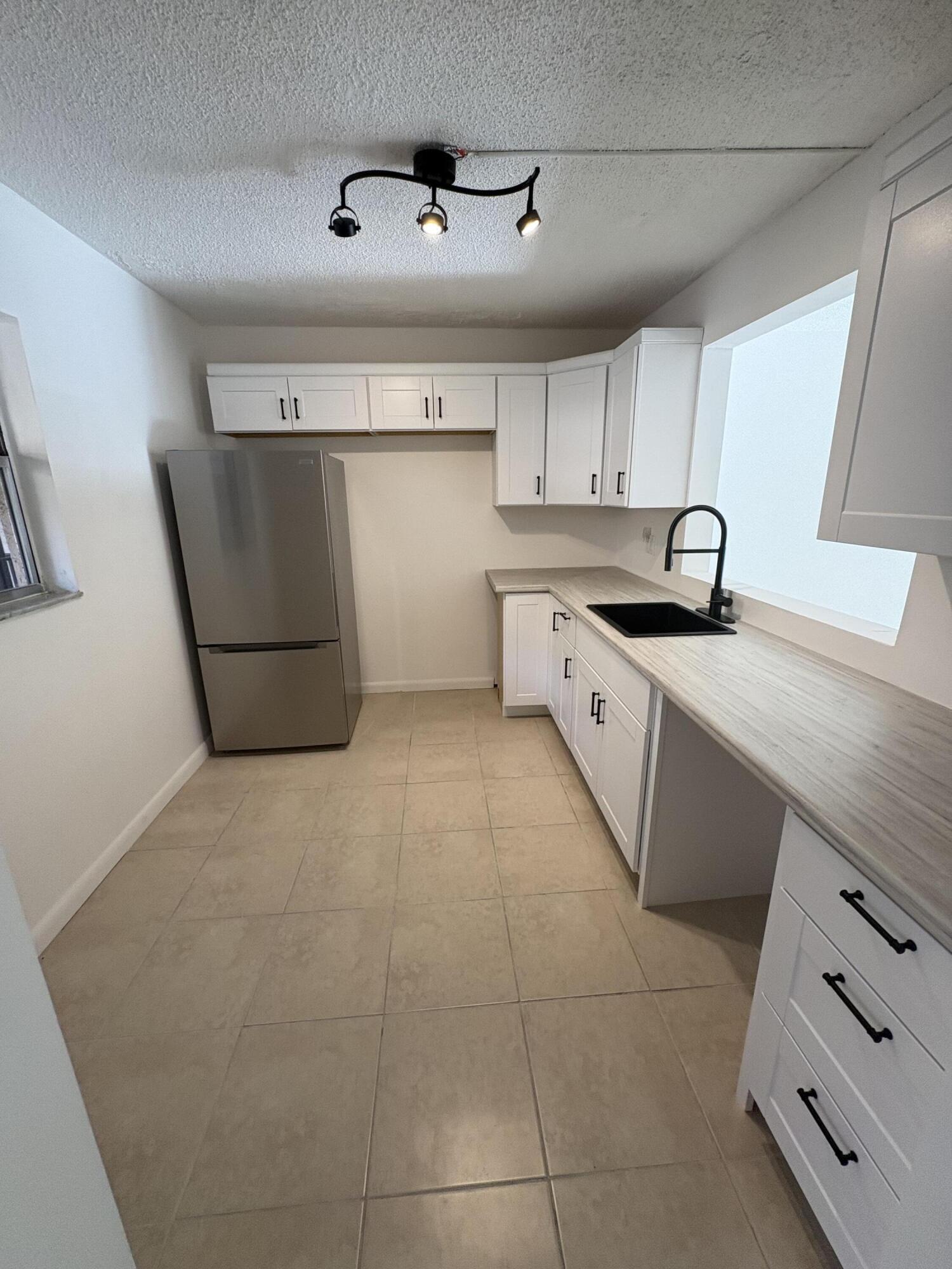 SOMERSET AT LAUDERDALE LAKES - Residential