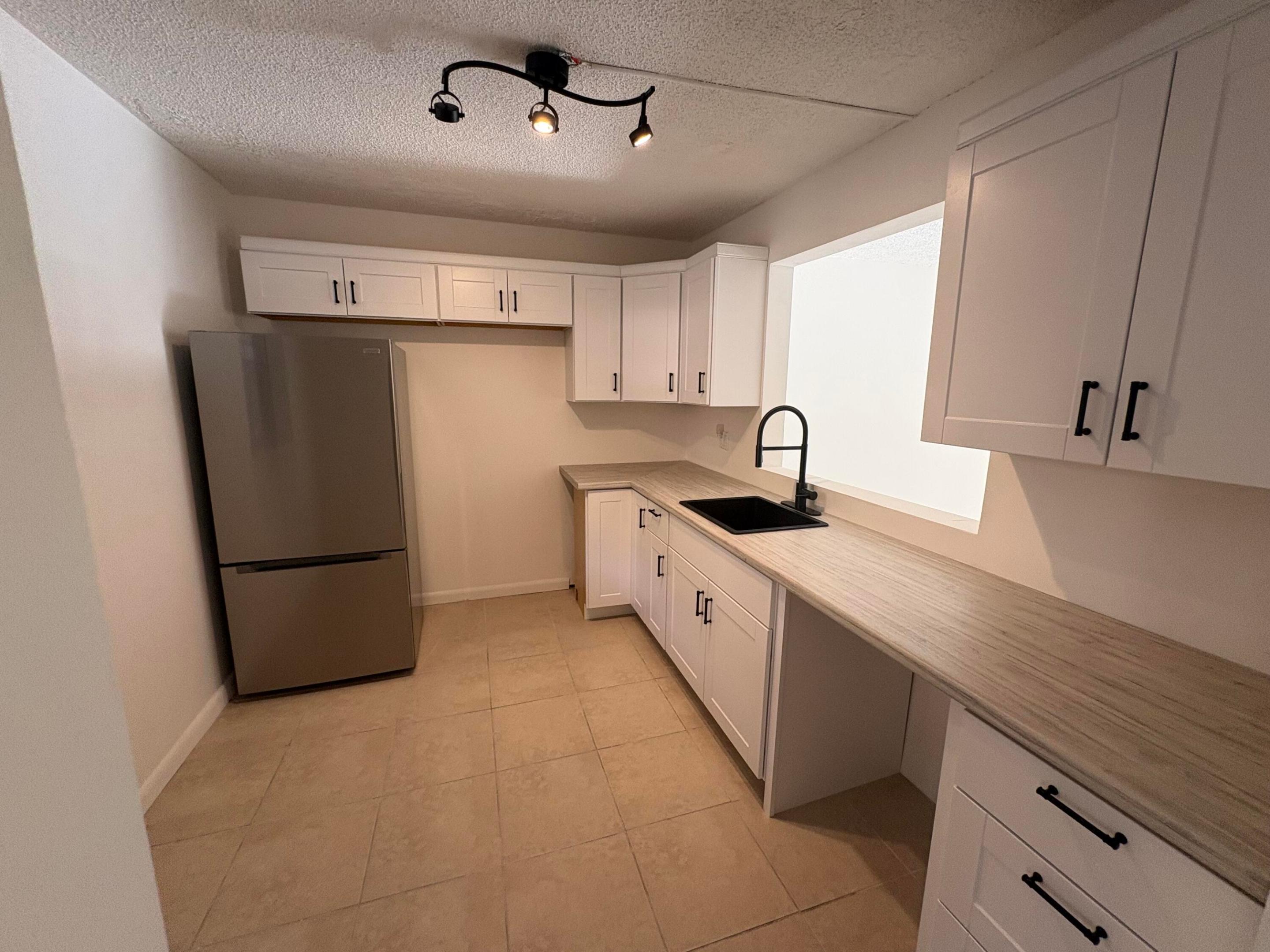 SOMERSET AT LAUDERDALE LAKES - Residential