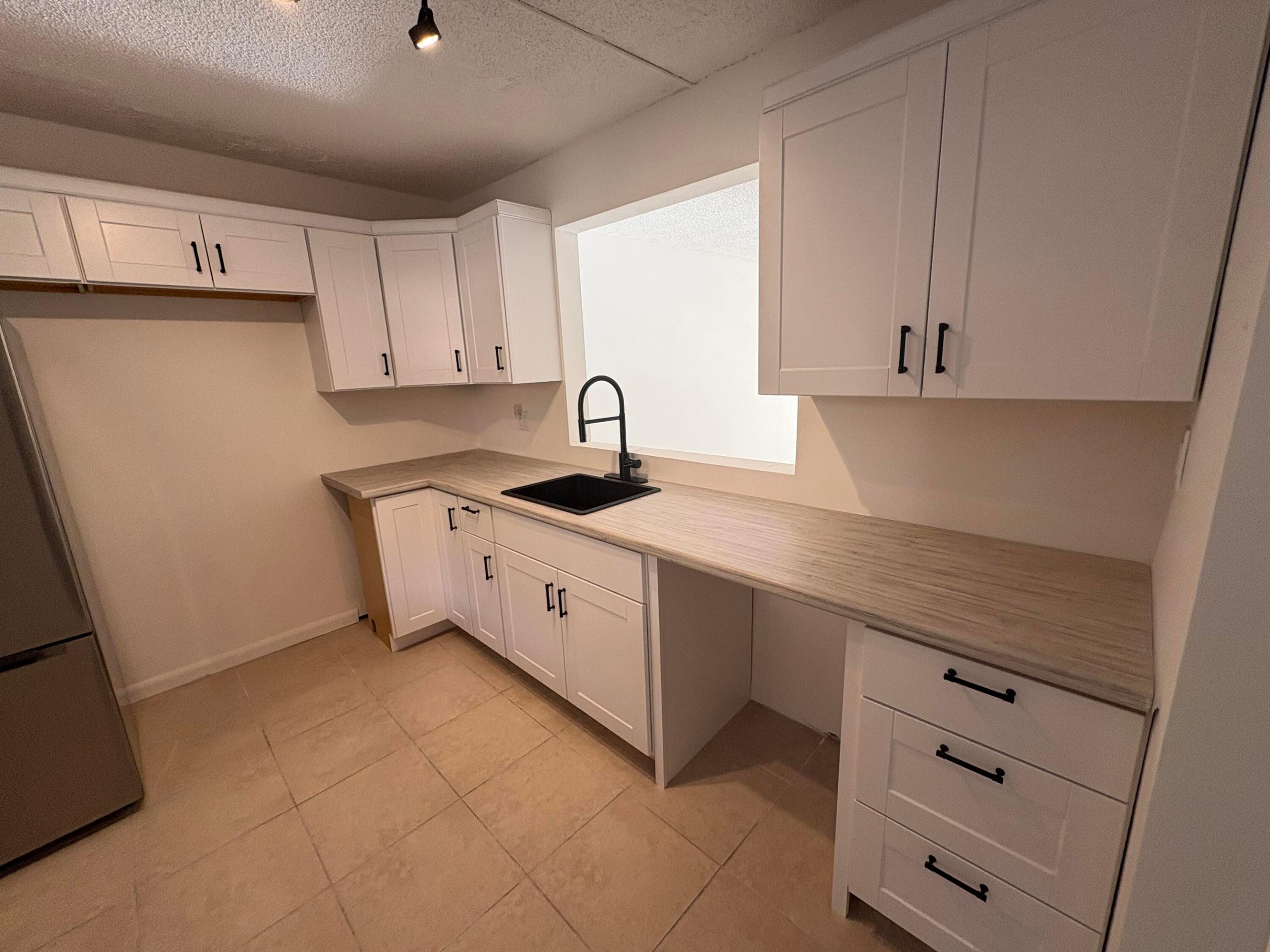 SOMERSET AT LAUDERDALE LAKES - Residential