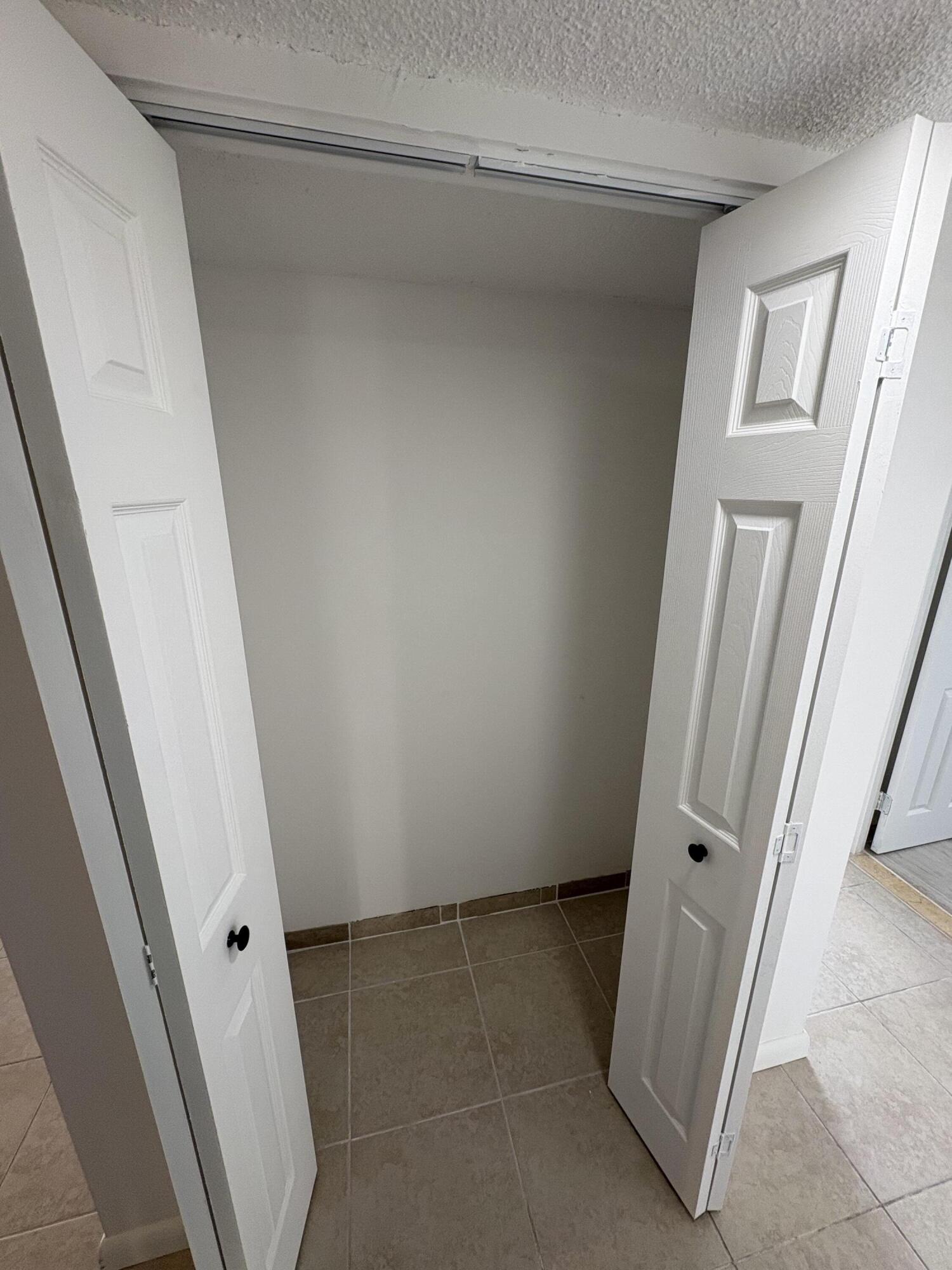 SOMERSET AT LAUDERDALE LAKES - Residential