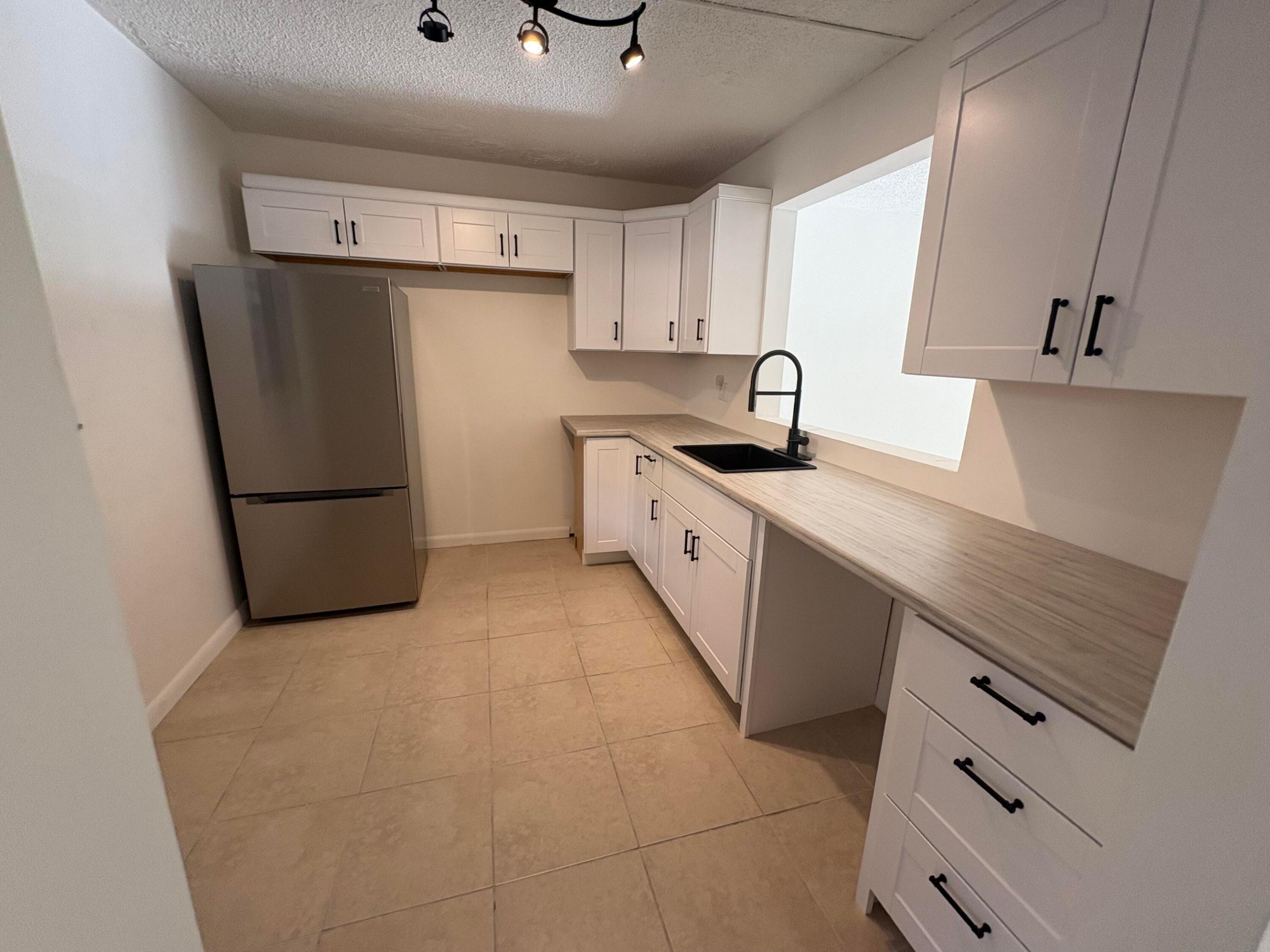 SOMERSET AT LAUDERDALE LAKES - Residential