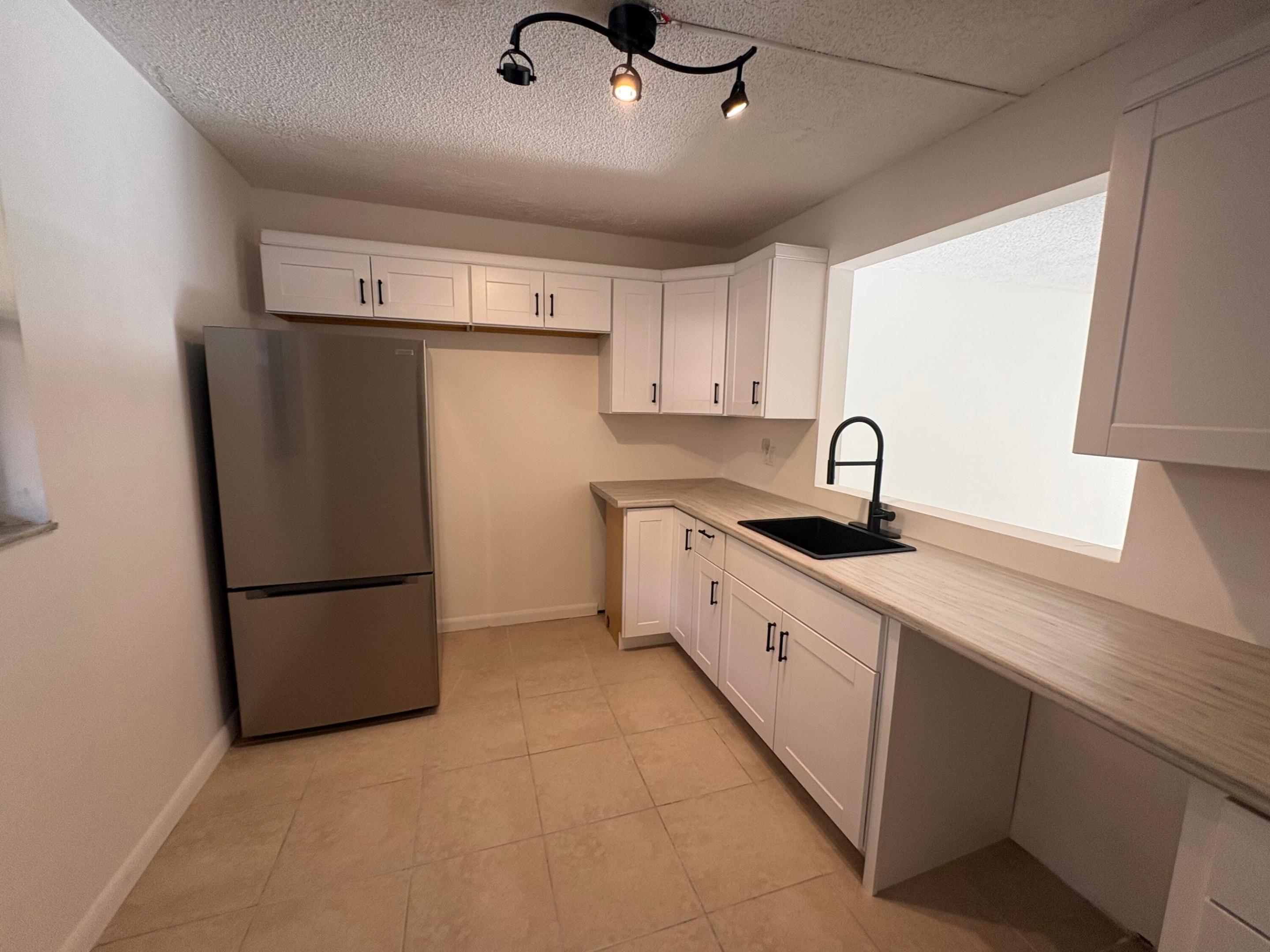 SOMERSET AT LAUDERDALE LAKES - Residential